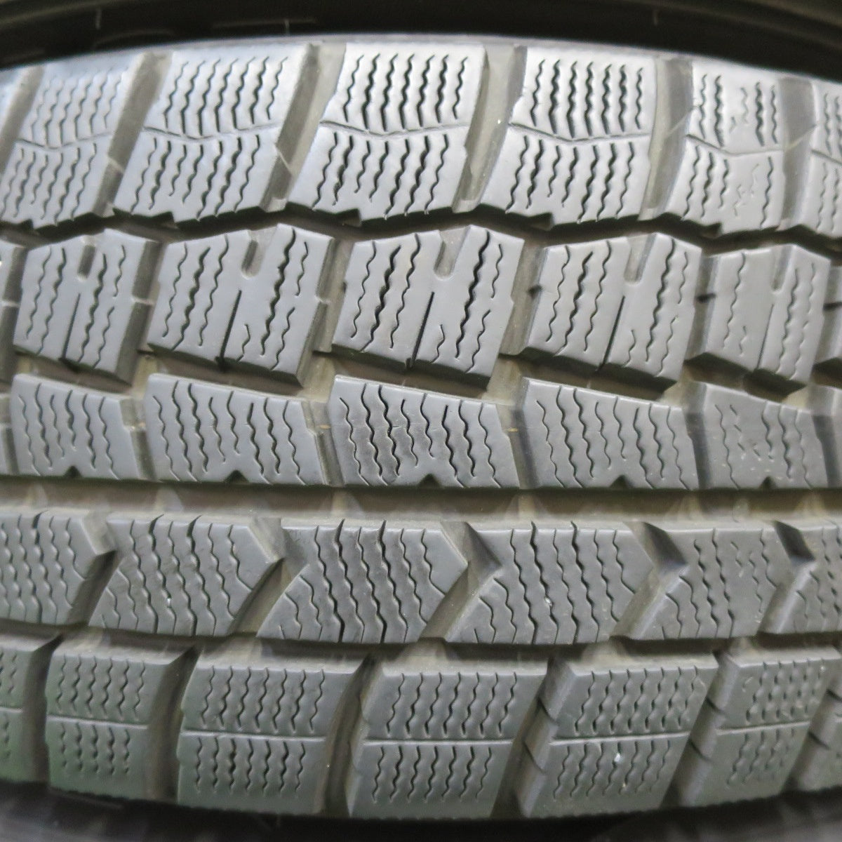 [送料無料] バリ溝！21年！キレイ！9分★スタッドレス 195/65R15 ダンロップ ウインターマックス WM02 PRD 15インチ PCD114.3/5H★4100702イス