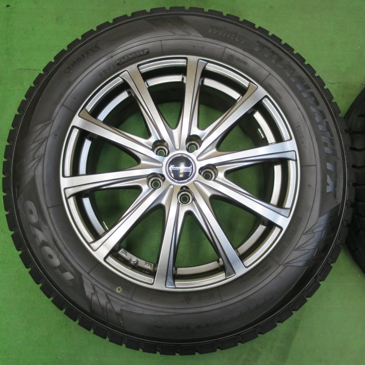 [送料無料] バリ溝！キレイ！9.5分以上★スタッドレス 225/65R17 トーヨー ウインター トランパス TX EuroSpeed MANARAY SPORT 17インチ PCD114.3/5H★4111501イス