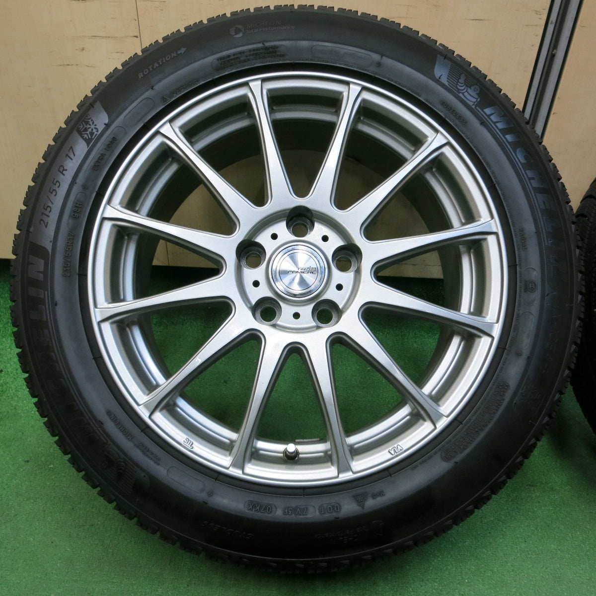 *送料無料* バリ溝！キレイ！9分★スタッドレス 215/55R17 ミシュラン X-ICE3+ ravrion LUMIERE ラブリオン 17インチ PCD114.3/5H★4052307イス