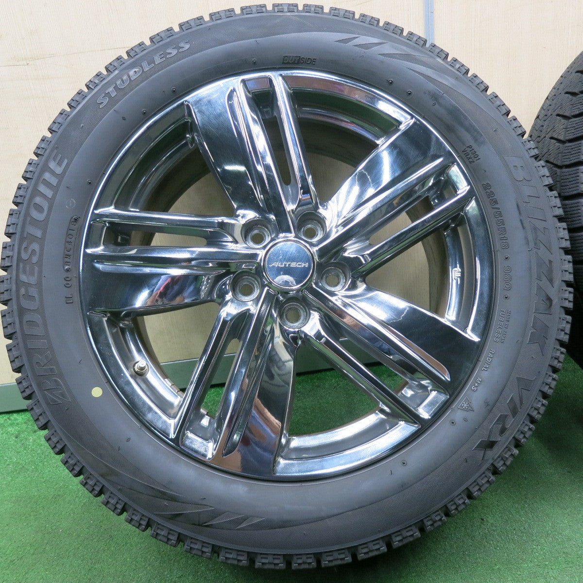 *送料無料* バリ溝！9.5分★日産 E52 エルグランド ライダー 純正 AUTECH 225/55R18 スタッドレス ブリヂストン ブリザック VRX PCD114.3/5H★4052102NJス