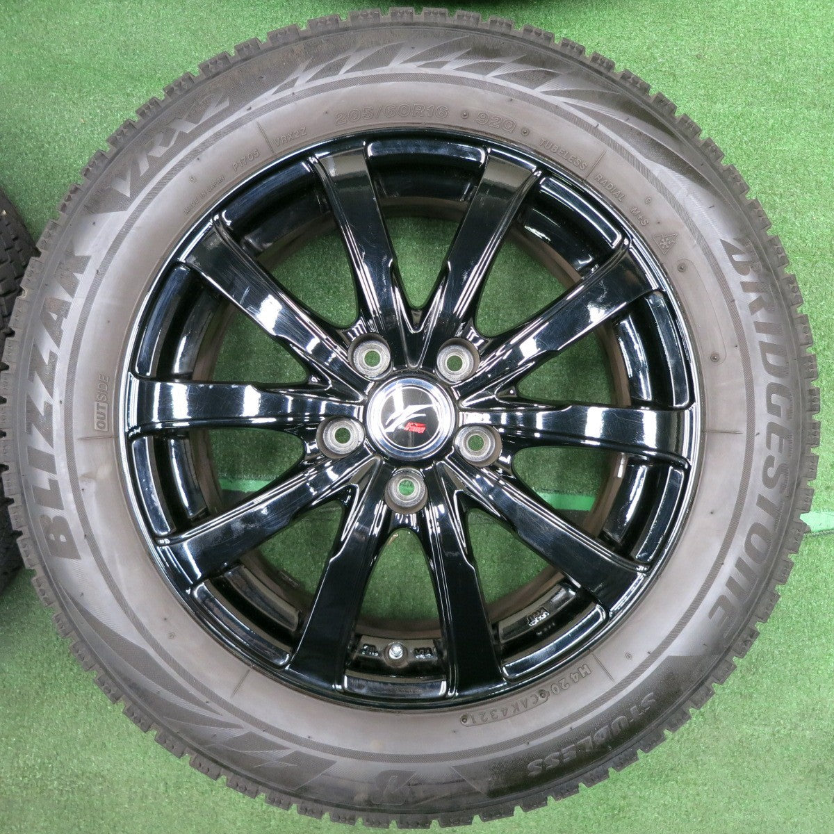 送料無料* バリ溝！21年！ほぼ10分☆スタッドレス 205/60R16