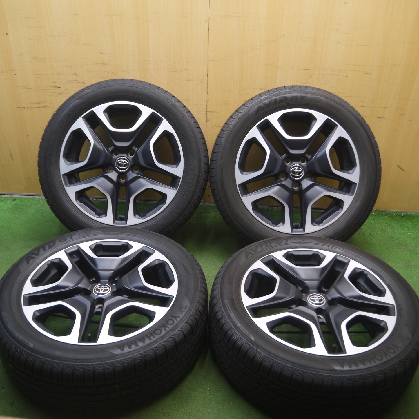 *送料無料* バリ溝！キレイ！9.5分★トヨタ RAV4 アドベンチャー 純正  235/55R19 ヨコハマ AVID GT S35 19インチ PCD114.3/5H★4051305Hノ