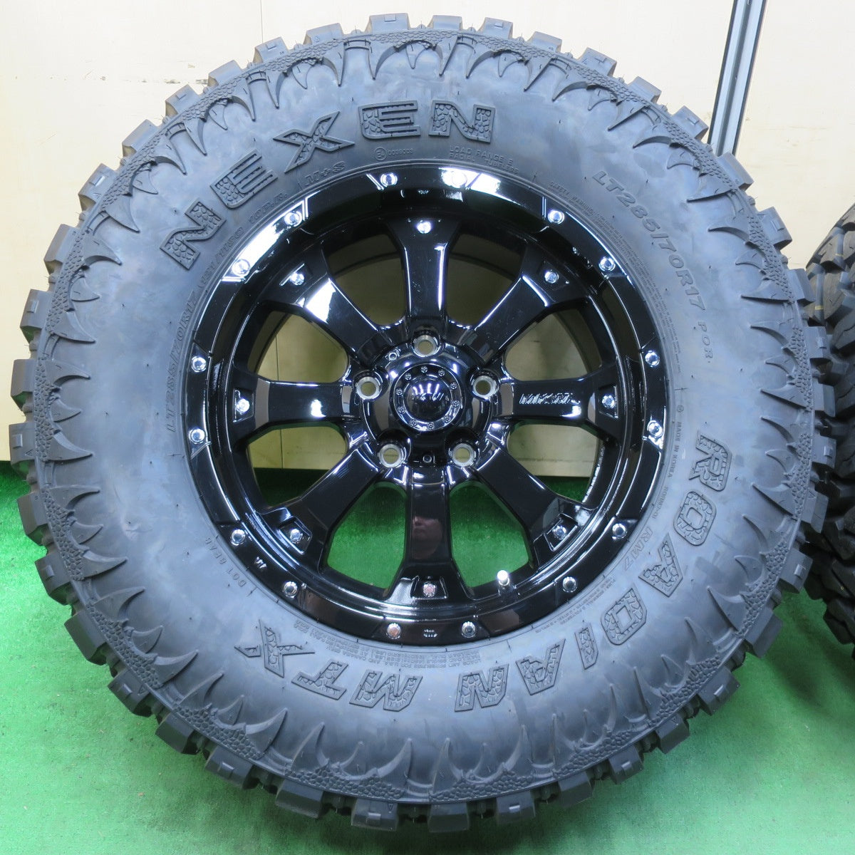 *送料無料* ほぼ未使用！22年★ジープ ラングラー 等 MKW MK-46 285/70R17 ネクセン ROADIAN MTX 17インチ PCD127/5H★4081301イノ