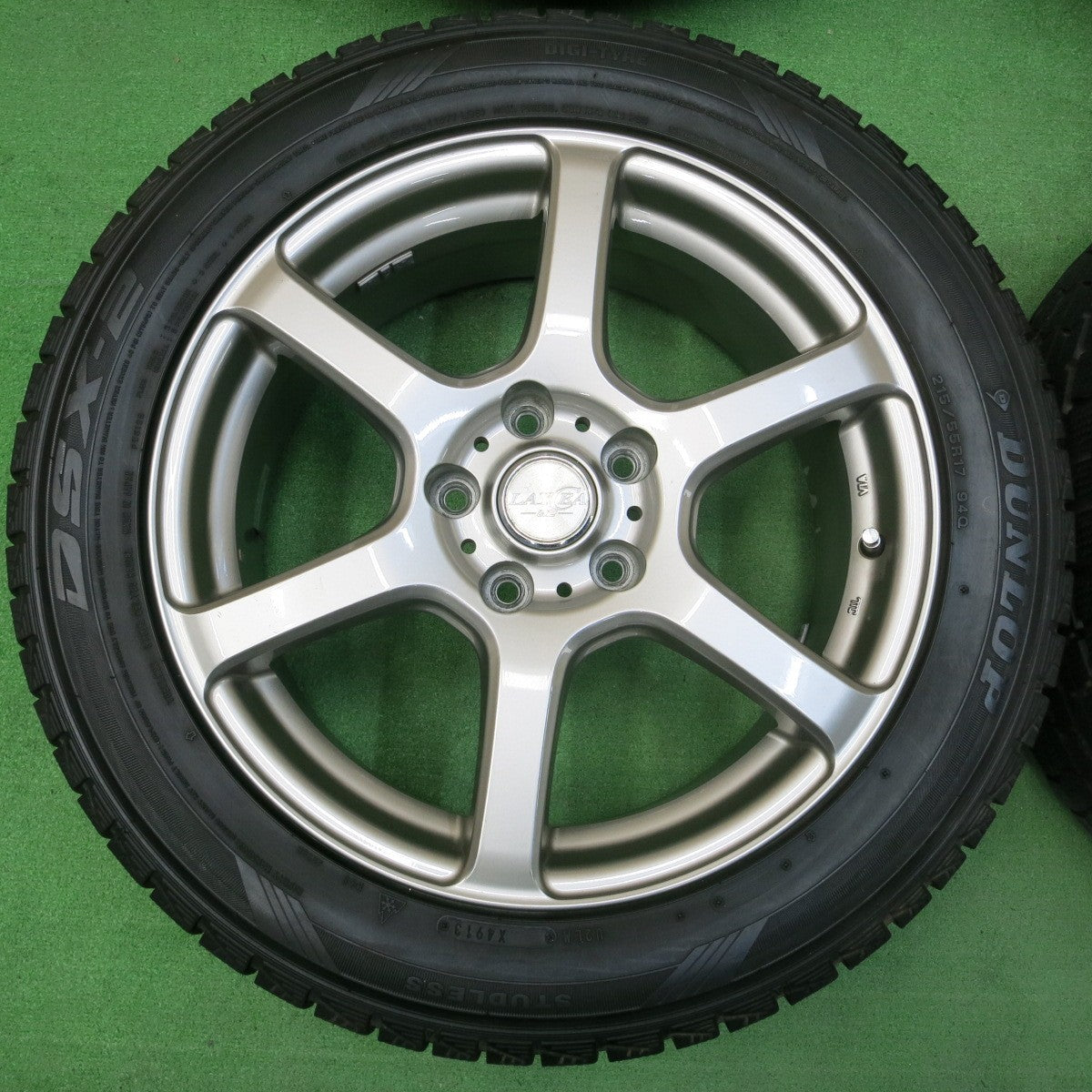 *送料無料* バリ溝！キレイ！8.5分★スタッドレス 215/55R17 ダンロップ DSX-2 LAYCEA -02- レイシア 17インチ PCD114.3/5H★4040203イス