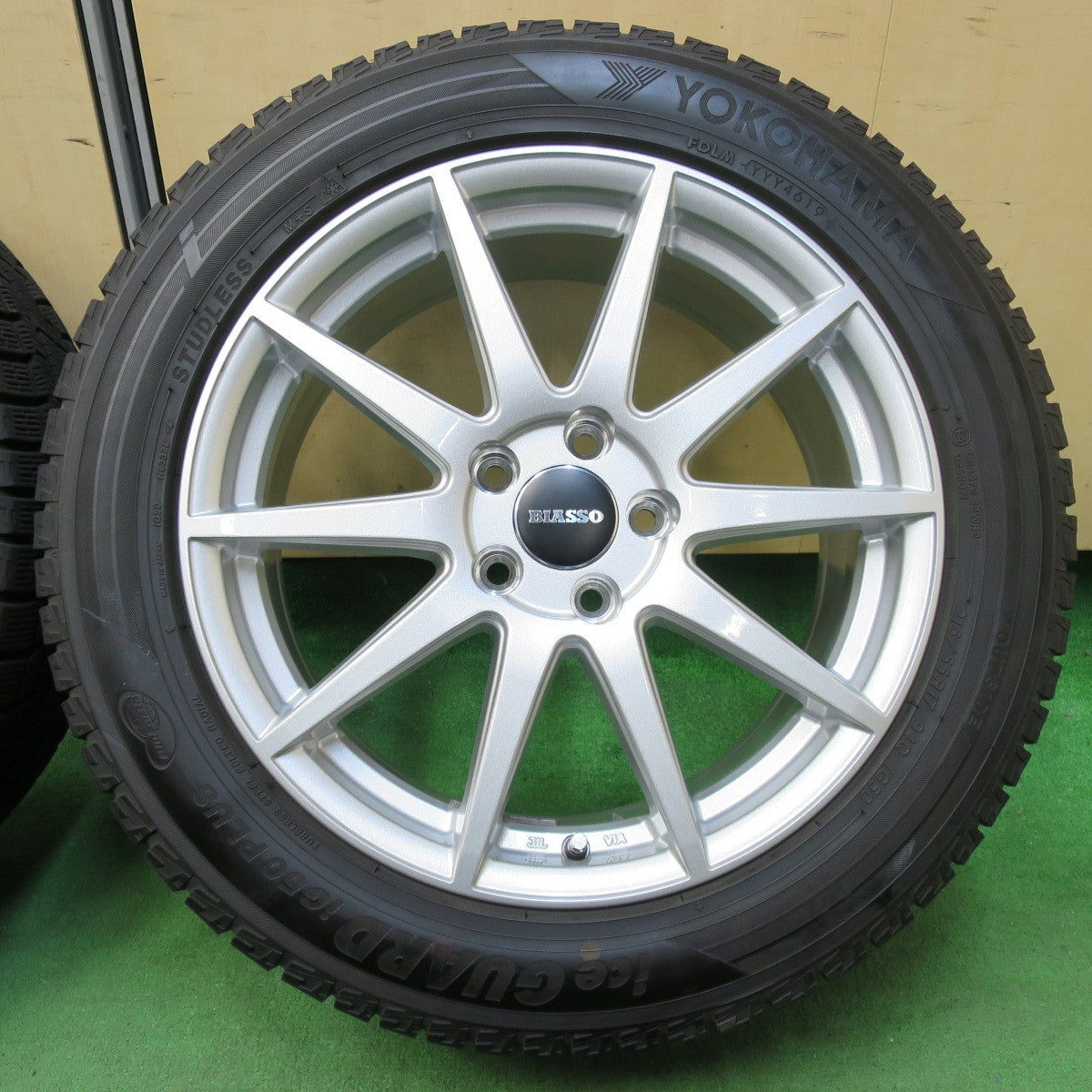 [送料無料] バリ溝！キレイ！9分★プジョー 等 BIASSO 215/55R17 スタッドレス ヨコハマ アイスガード iG50 プラス ビアッソ 17インチ PCD108/5H★4120311イス