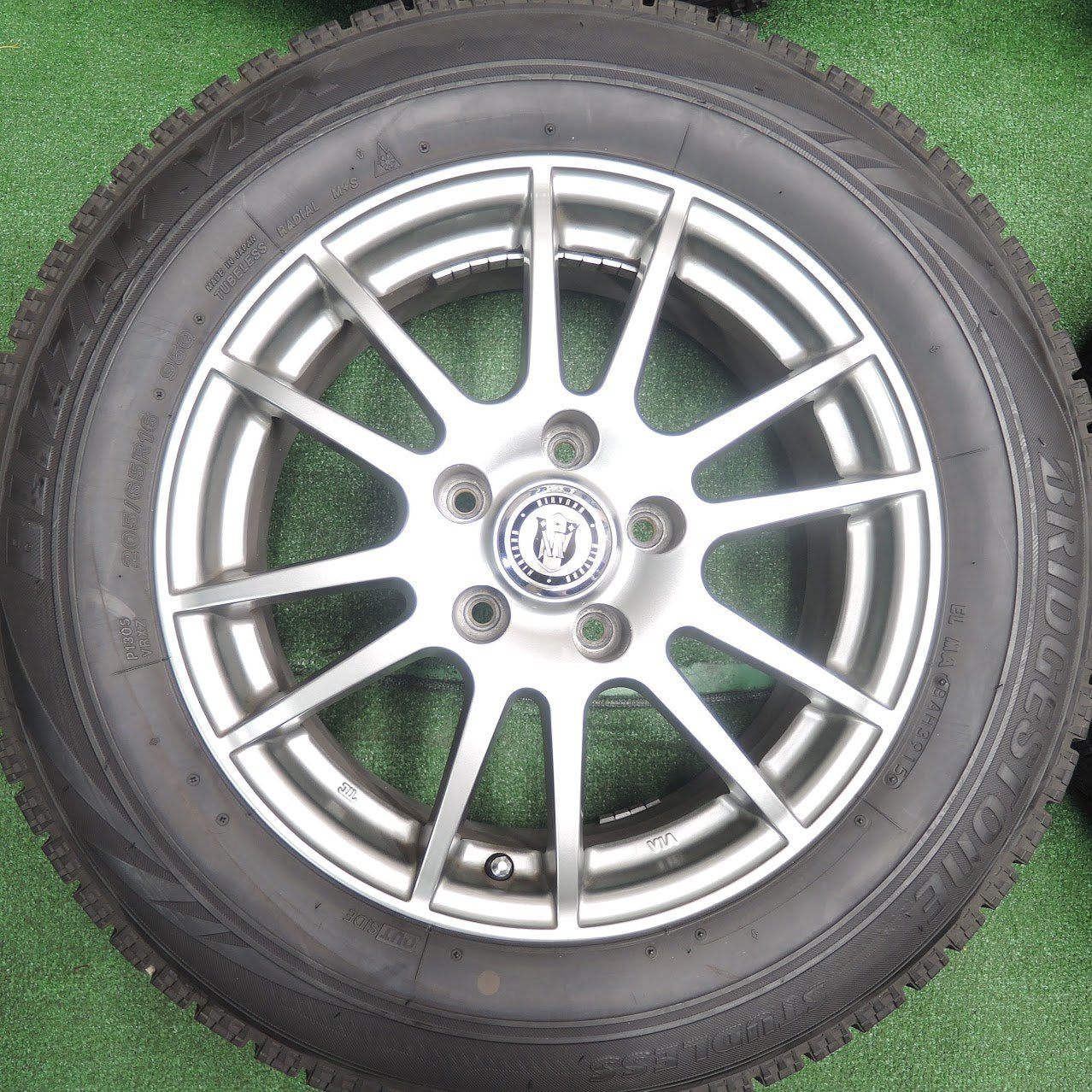 *送料無料* 4本価格★スタッドレス 205/65R16 ブリヂストン ブリザック VRX NIRVANA NV ニルバーナ ニルヴァーナ PCD114.3/5H★3101912TNス