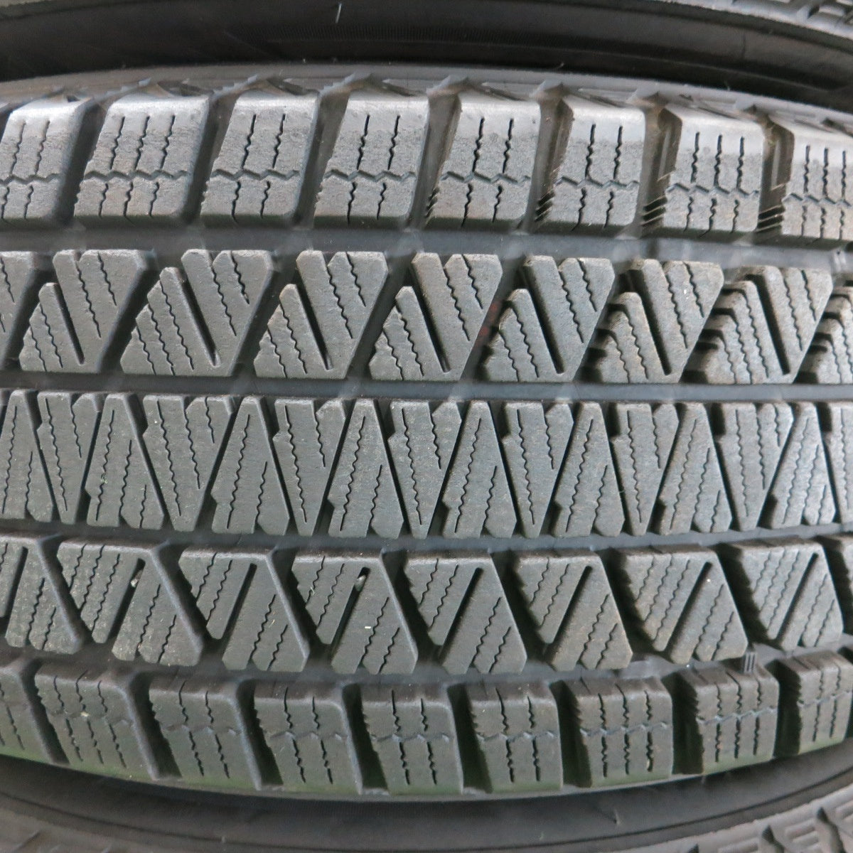 *送料無料* バリ溝！キレイ！9.5分★スタッドレス 225/65R17 ブリヂストン ブリザック DM-V3 BALMINUM バルミナ 17インチ PCD114.3/5H★4052002ナス