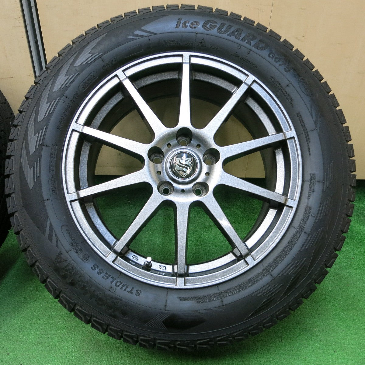 *送料無料* バリ溝！キレイ！9.5分★スタッドレス 225/65R17 ヨコハマ アイスガード G075 社外 アルミ 17インチ PCD114.3/5H★4053107イス