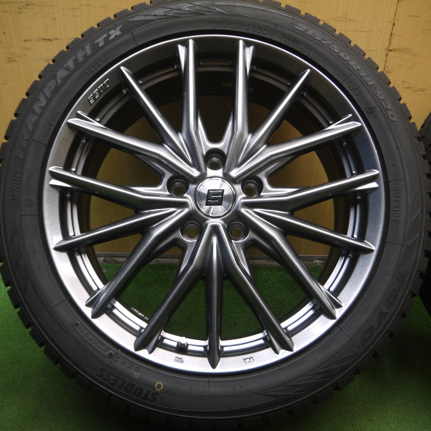 *送料無料* バリ溝！20年！キレイ！ほぼ10分★スタッドレス 215/50R18 トーヨー ウインター トランパス TX SEIN ザイン 18インチ PCD114.3/5H★4051310Hス