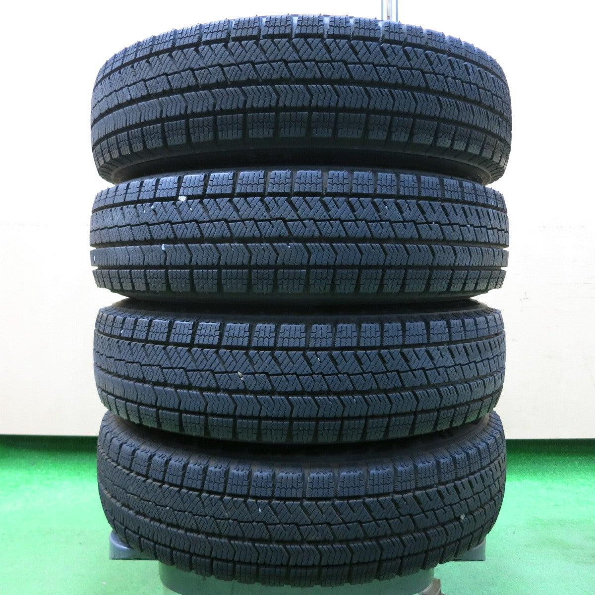 *送料無料* バリ溝！9.5分以上★スタッドレス 145/80R13 ブリヂストン ブリザック VRX2 Eurotech MANARAY SPORT 13インチ PCD100/4H★4041701イス