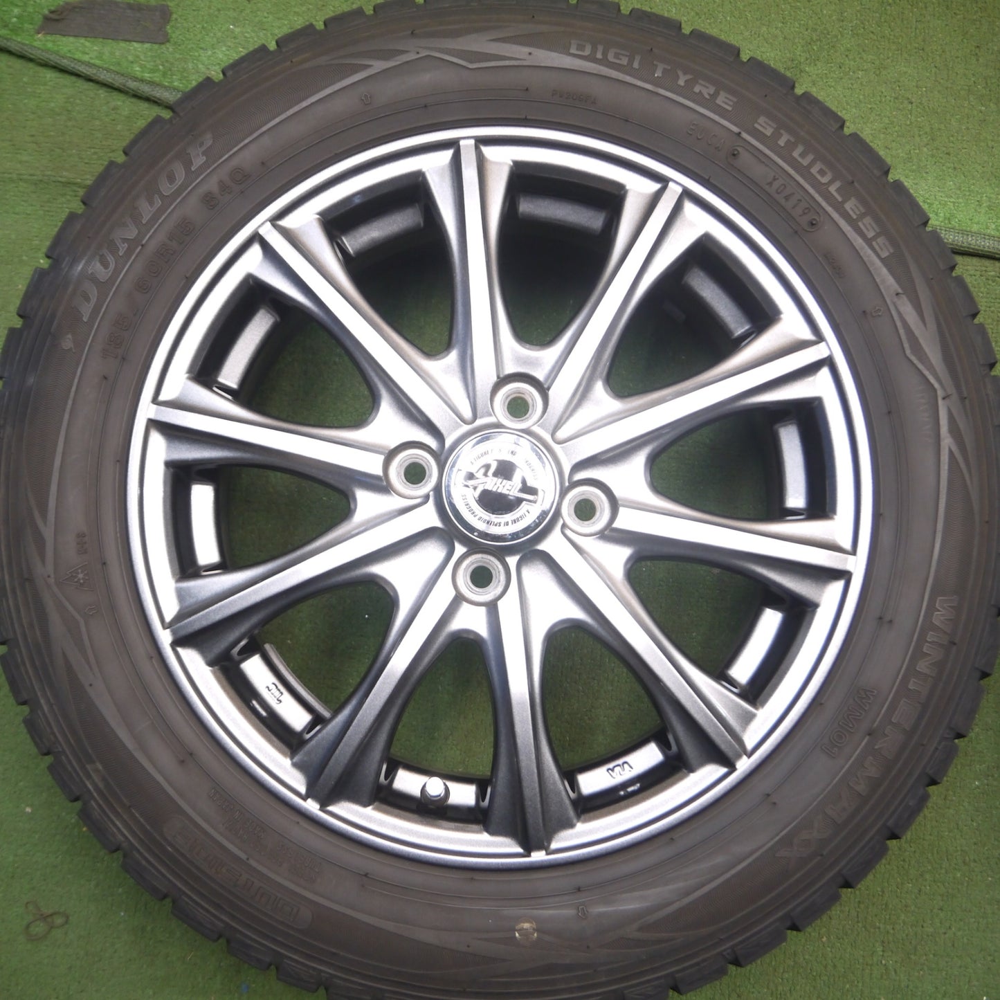 *送料無料* キレイ★スタッドレス 185/60R15 ダンロップ ウインターマックス WM01 AXEL アクセル 15インチ PCD100/4H★4041507Hス