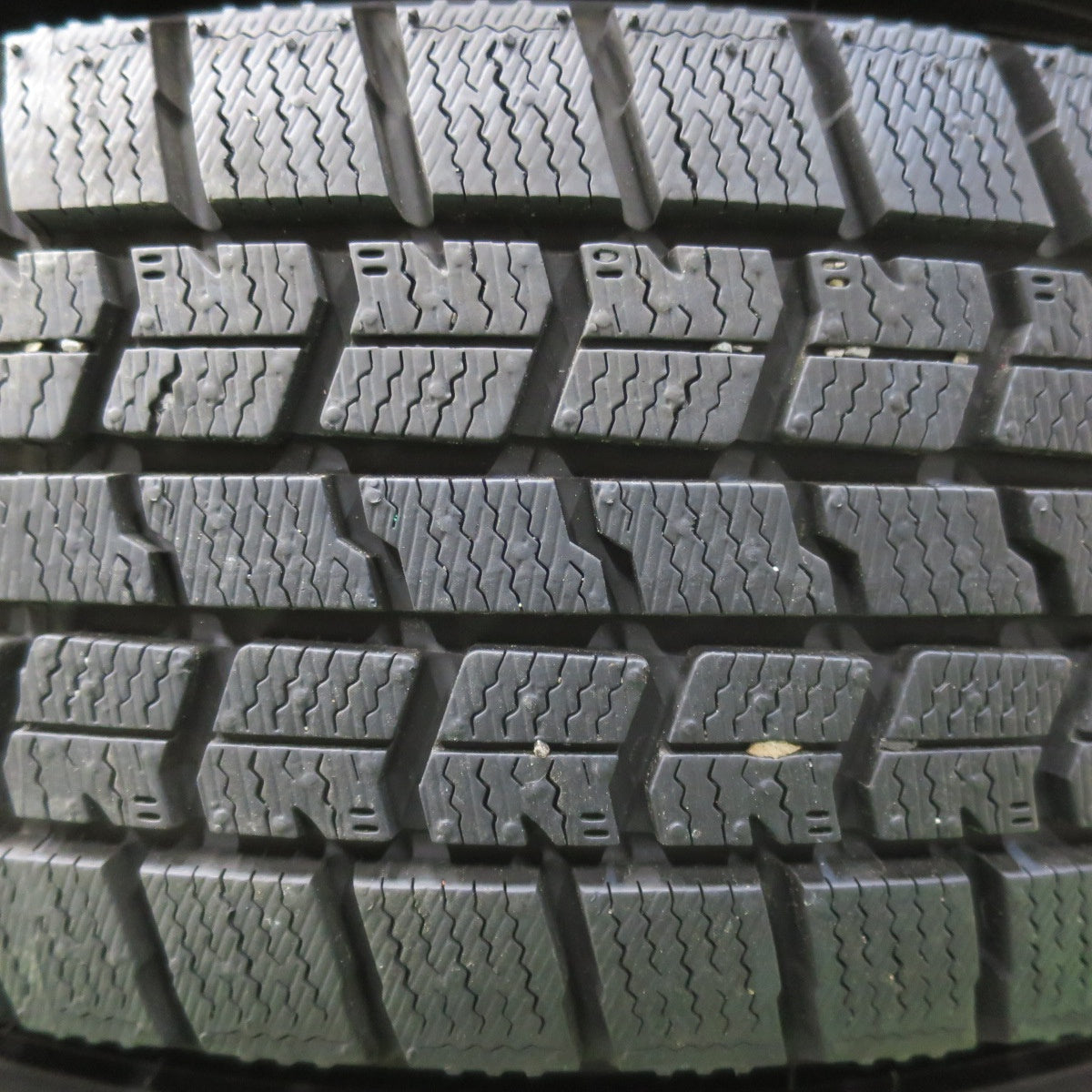 [送料無料] バリ溝！23年！キレイ！ほぼ10分★スタッドレス 175/65R15 グッドイヤー アイスナビ7 ravrion RS01 ラブリオン 15インチ PCD100/4H★5021709イス