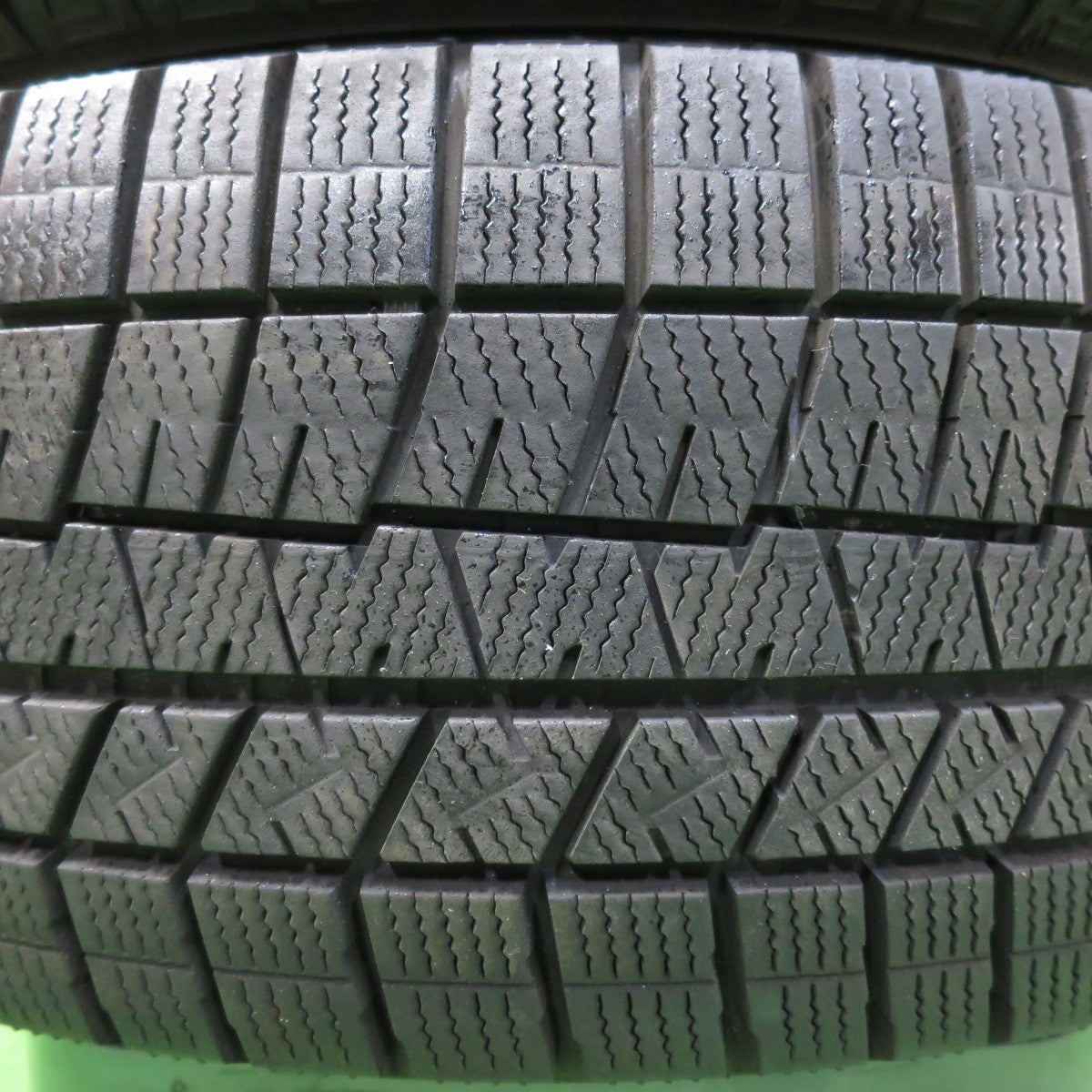 *送料無料* バリ溝！22年！9分★スタッドレス 215/55R16 ダンロップ ウインターマックス03 タイヤ 16インチ インサイト シビック パサート等★4061006イスタ