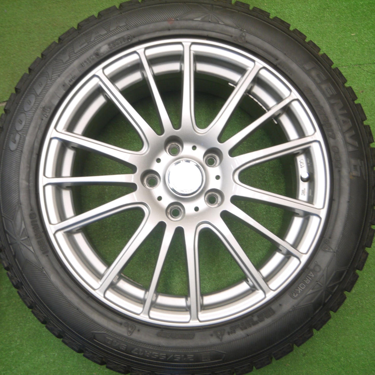 [送料無料] 超バリ溝！キレイ！9.5分以上★スタッドレス 215/55R17 グッドイヤー アイスナビ6 ravrion selzer ラブリオン 17インチ PCD114.3/5H★5012108Hス