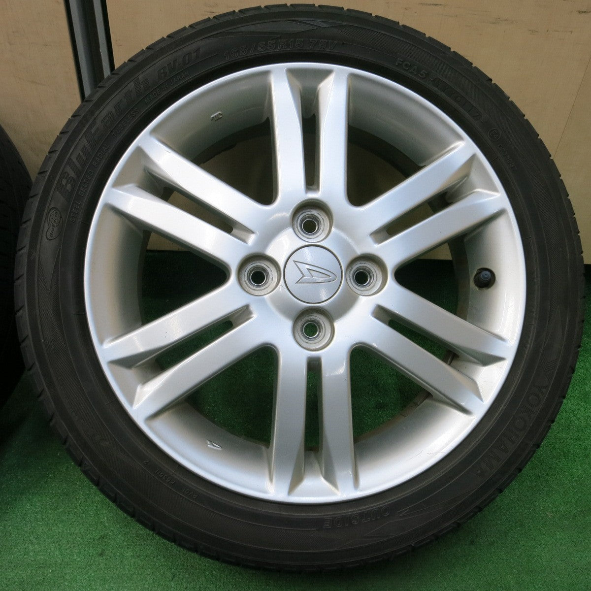 *送料無料* キレイ★ダイハツ タント カスタム 純正 165/55R15 ヨコハマ ブルーアース RV-01 15インチ PCD100/4H★4040606イノ