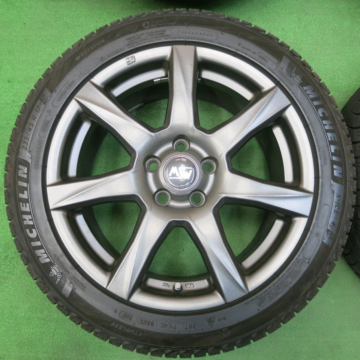 *送料無料* キレイ★ボルボ 等 MSW O・Z 235/45R17 スタッドレス ミシュラン X-ICE3+ 17インチ OZ PCD108/5H★4031903イス