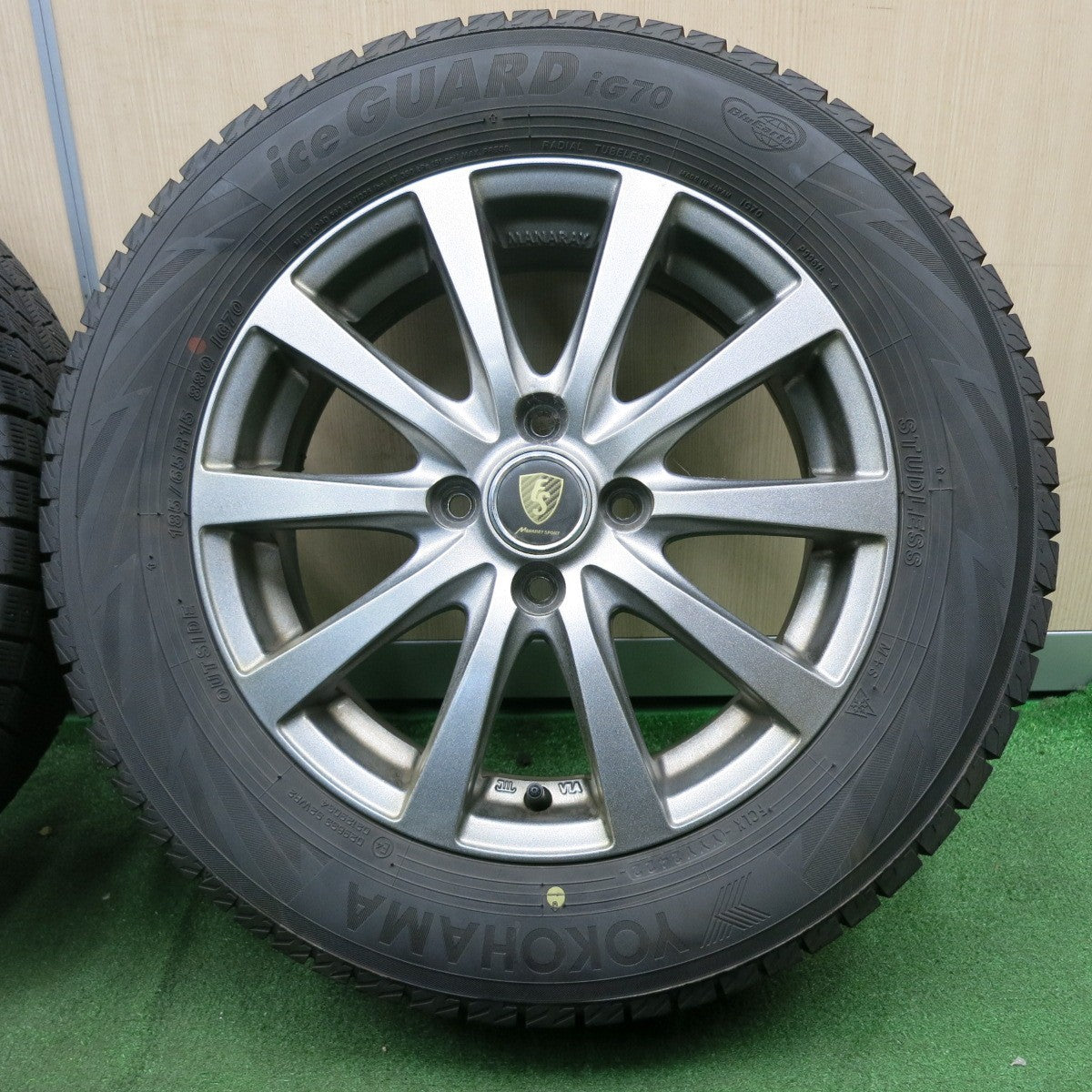 *送料無料* バリ溝！22年！キレイ！9分★スタッドレス 185/65R15 ヨコハマ アイスガード iG70 MANARAY SPORT マナレイ PCD100/4H★4062802NJス