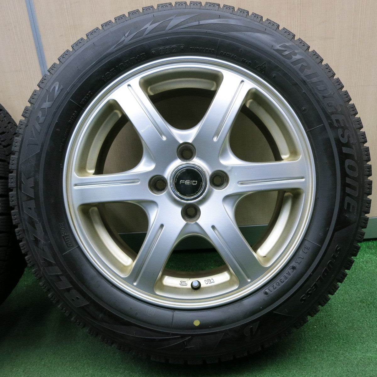 *送料無料* バリ溝！21年！9.5分★スタッドレス 185/65R15 ブリヂストン ブリザック VRX2 FEID 15インチ PCD100/4H★4032405NJス