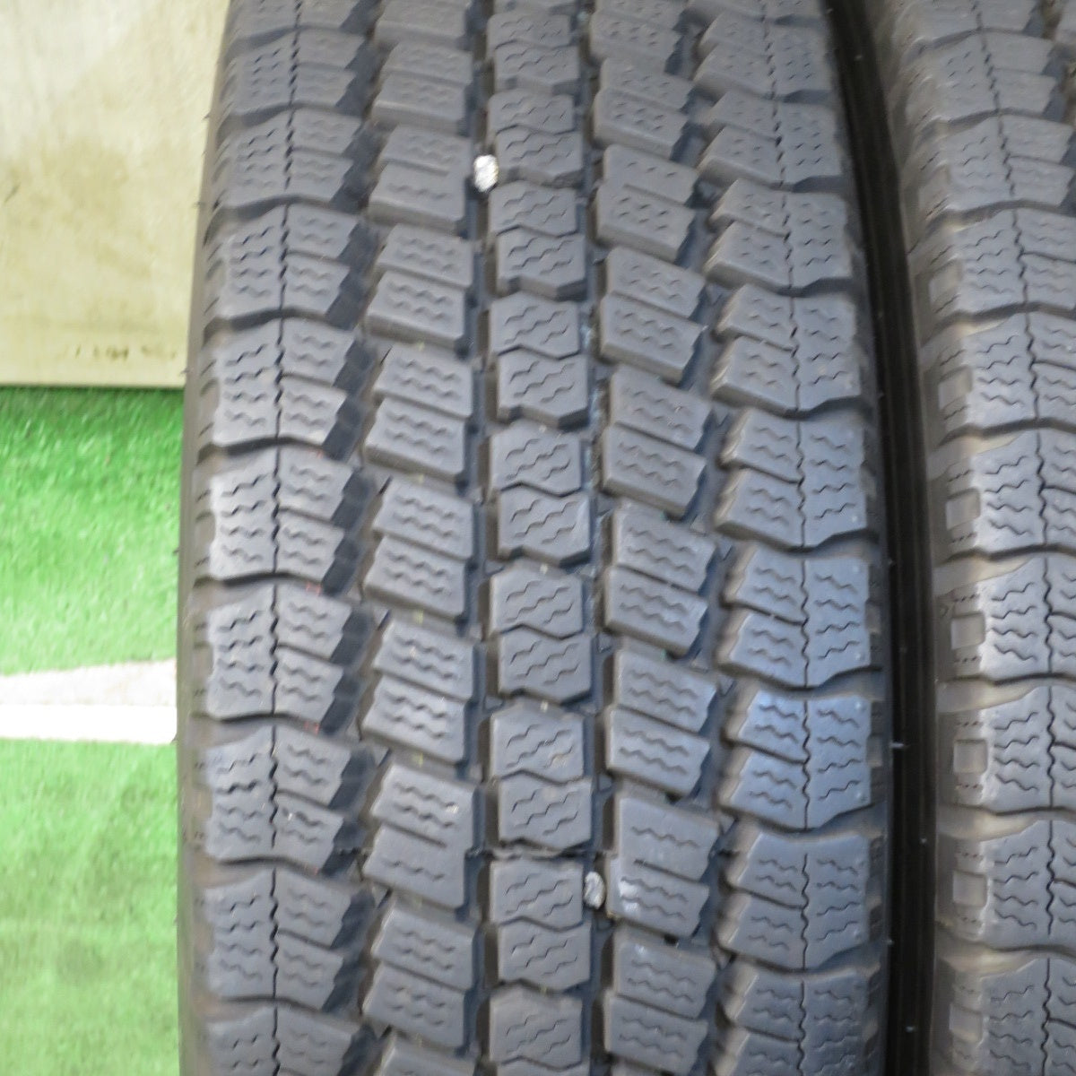 *送料無料* バリ溝！8.5分★トラック タイヤ 225/70R16 117/115N スタッドレス トーヨー デルベックス M934  16インチ★4041904クスタ