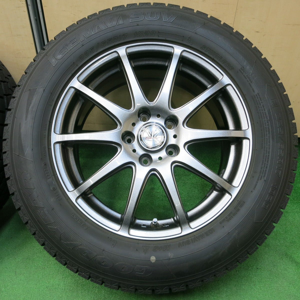 *送料無料* 超バリ溝！20年！キレイ！9.5分以上★スタッドレス 225/65R17 グッドイヤー アイスナビ SUV LOXARNY SPORT ロクサーニ PCD114.3/5H★4031601イス