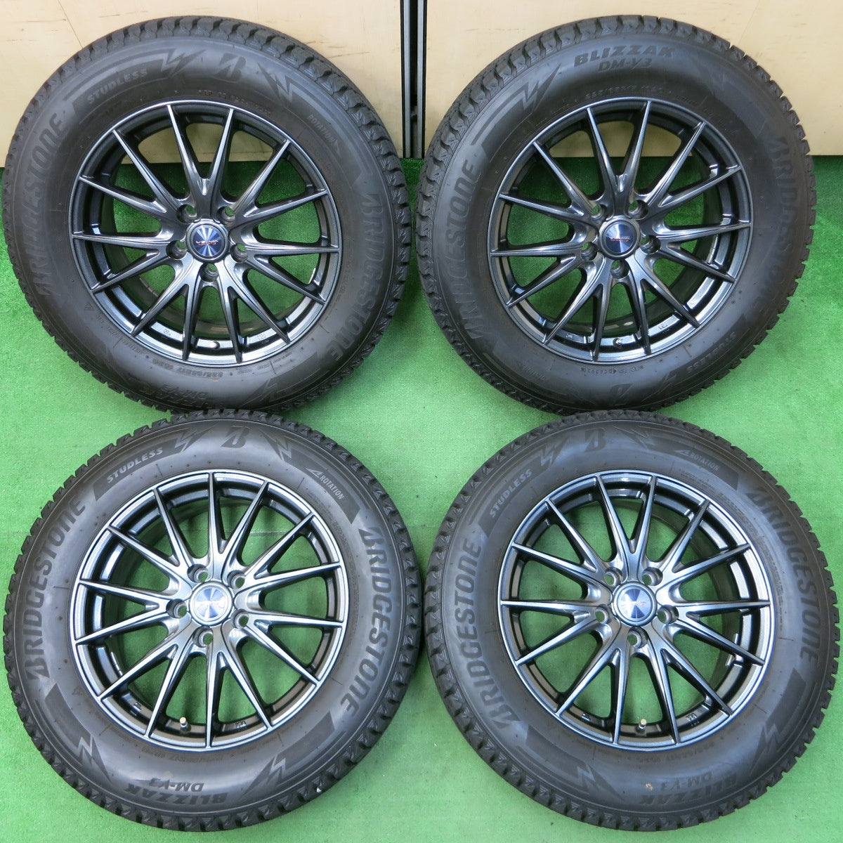 *送料無料* バリ溝！20年！キレイ！9.5分★スタッドレス 225/65R17 ブリヂストン ブリザック DM-V3 VELVA SPORTZ ヴェルヴァ PCD114.3/5H★4052704イス