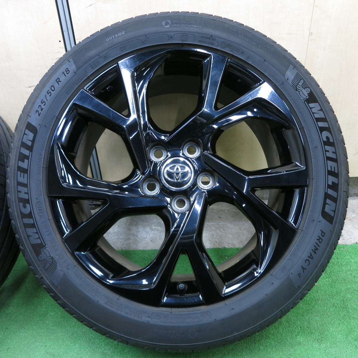 *送料無料* バリ溝！21年！キレイ！8.5分★トヨタ CH-R 純正 225/50R18 ミシュラン プライマシー4 18インチ  PCD114.3/5H CHR★4071006SYノ