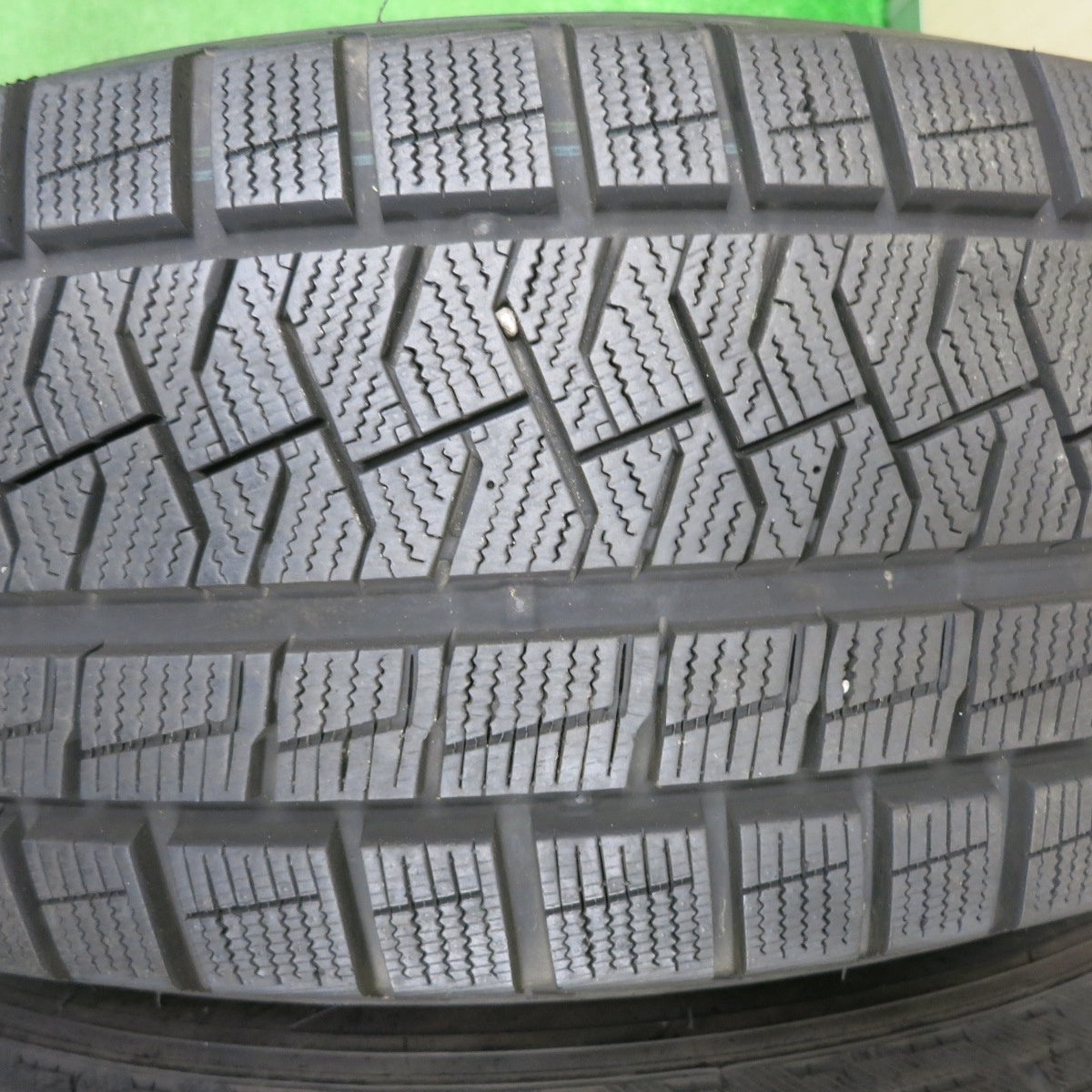 [送料無料] バリ溝！20年！キレイ！9.5分以上★スタッドレス 225/65R17 ピレリ アイスアシンメトリコ プラス VELVA AGUDO ヴェルヴァ 17インチ PCD114.3/5H★4120904TNス