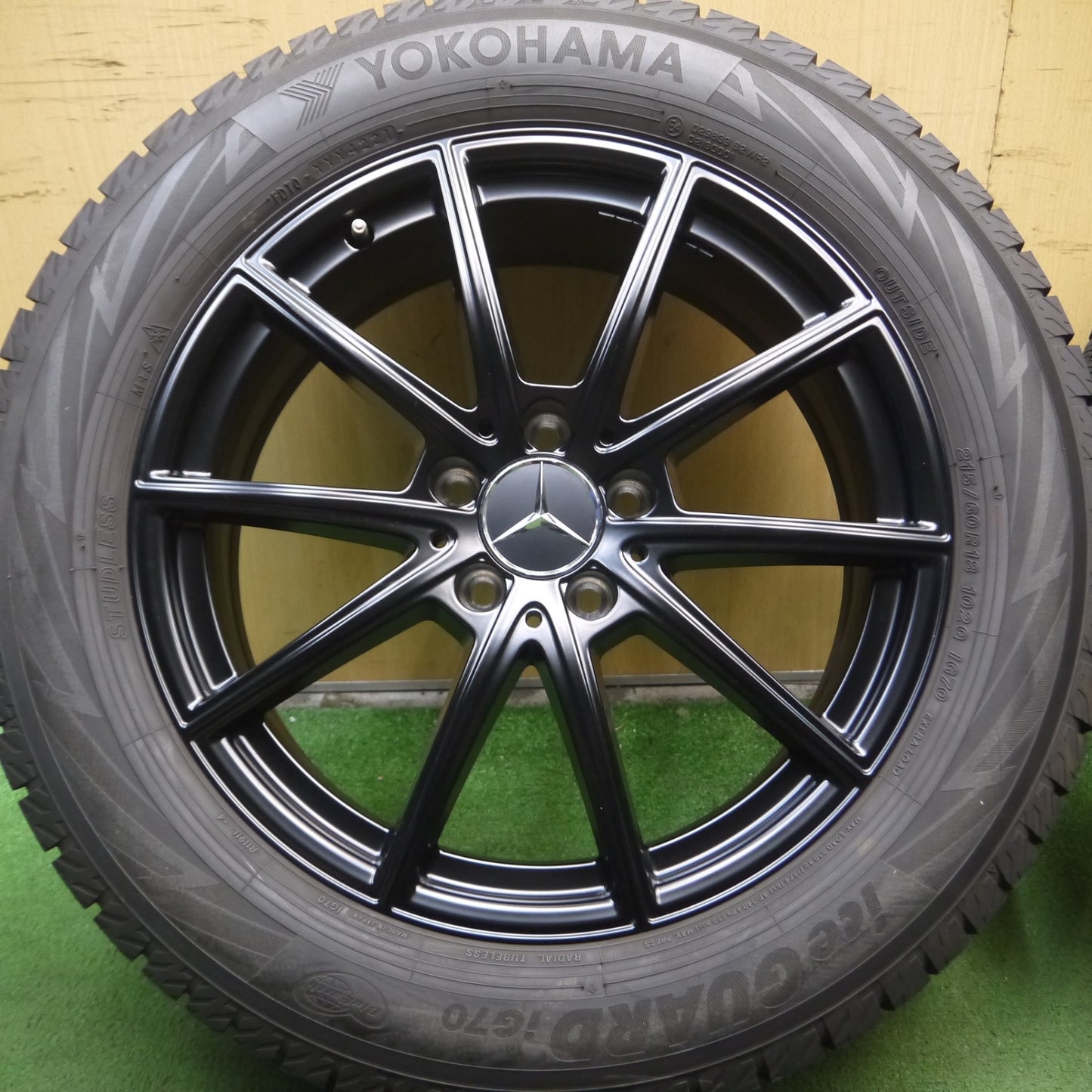 *送料無料* バリ溝！21年！キレイ！ほぼ10分★ベンツ X247 GLB 純正 215/60R18 スタッドレス ヨコハマ アイスガード iG70 18インチ PCD112/5H★4051711Hス