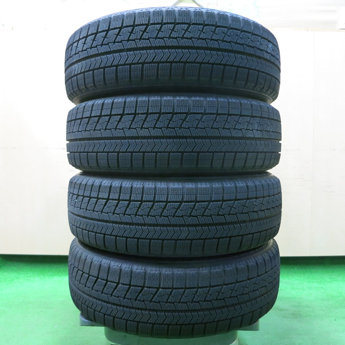 *送料無料* バリ溝！キレイ！9.5分以上★スタッドレス 175/60R16 ブリヂストン ブリザック VRX BALMINUM バルミナ PCD100/4H★4041607イス