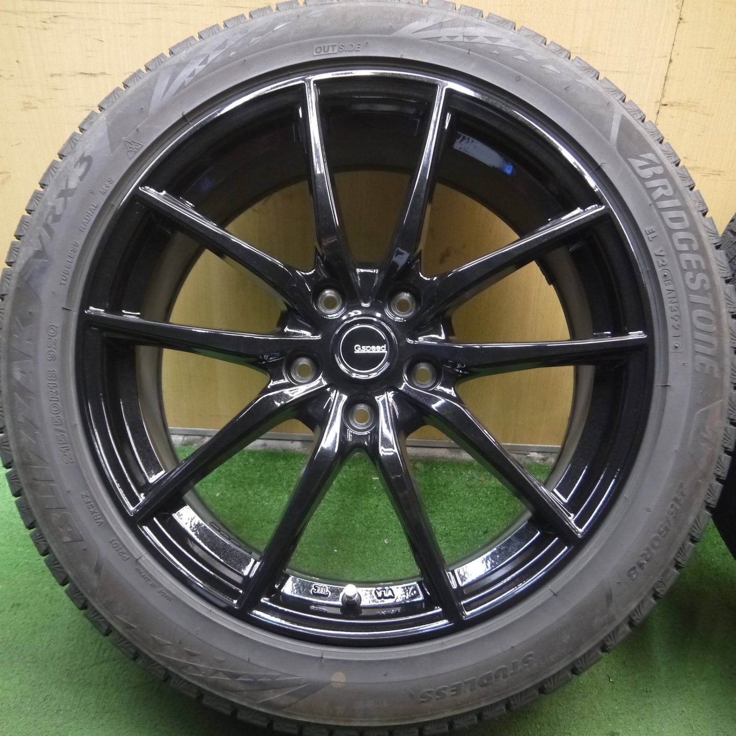 *送料無料* バリ溝！21年！キレイ！9.5分★スタッドレス G.Speed 215/50R18 ブリヂストン ブリザック VRX3 Gスピード 18インチ PCD114.3/5H★4060504Hス