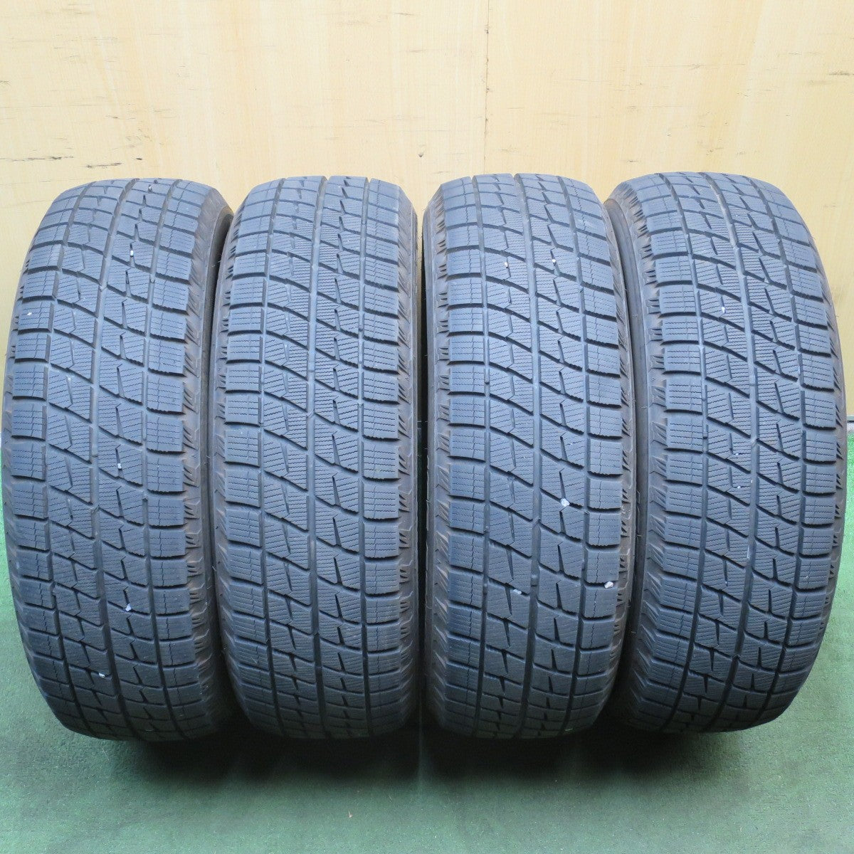 *送料無料* バリ溝！9.5分★スタッドレス 205/60R16 アイスエスポルテ タイヤ 16インチ ノア ヴォクシー セレナ 等★4073106KKスタ