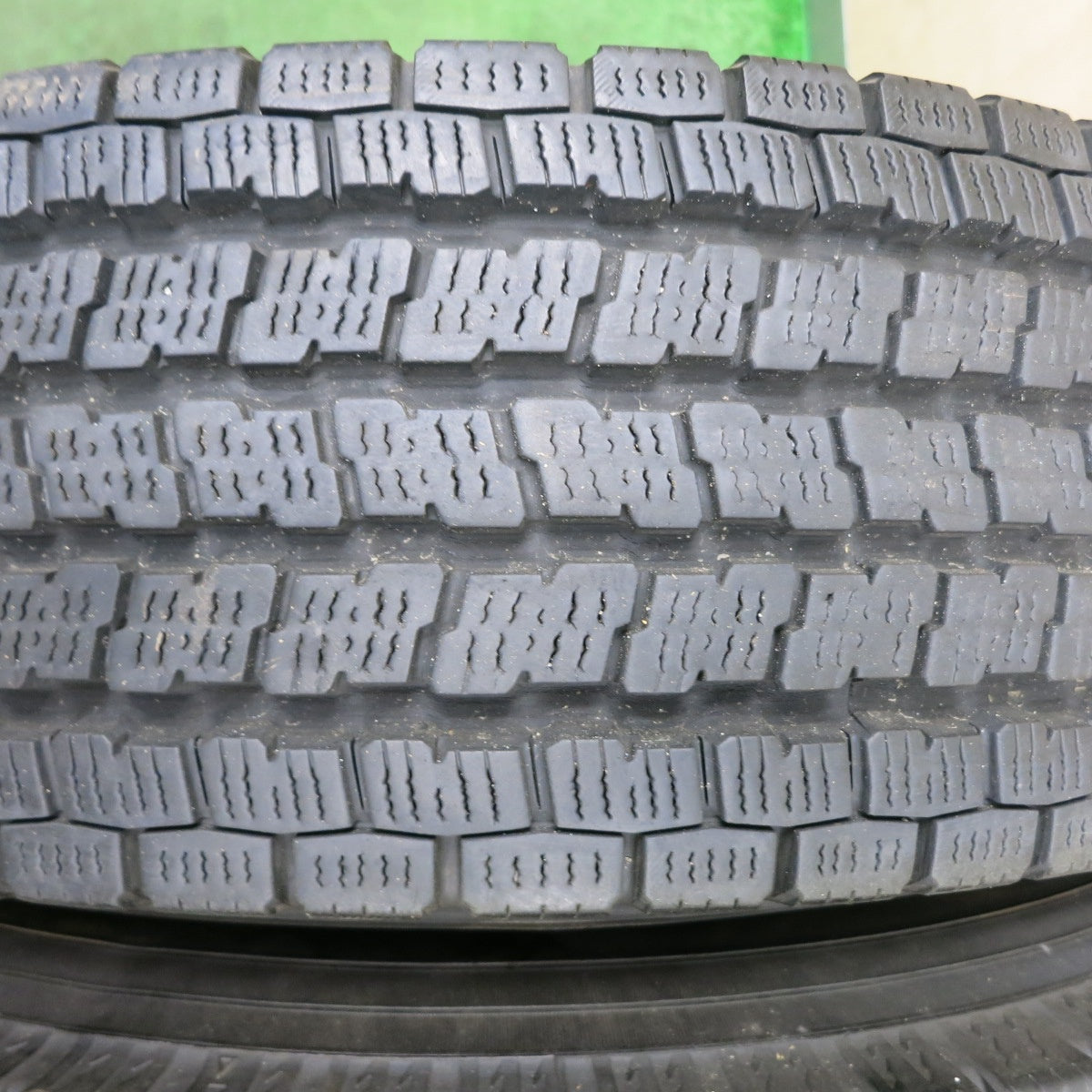 *送料無料* バリ溝！綺麗！9分★ハイエース 等 195/80R15 107/105L スタッドレス ヨコハマ アイスガード iG91 KAZERA H200 カゼラ PCD139.7/6H★4070203NJス