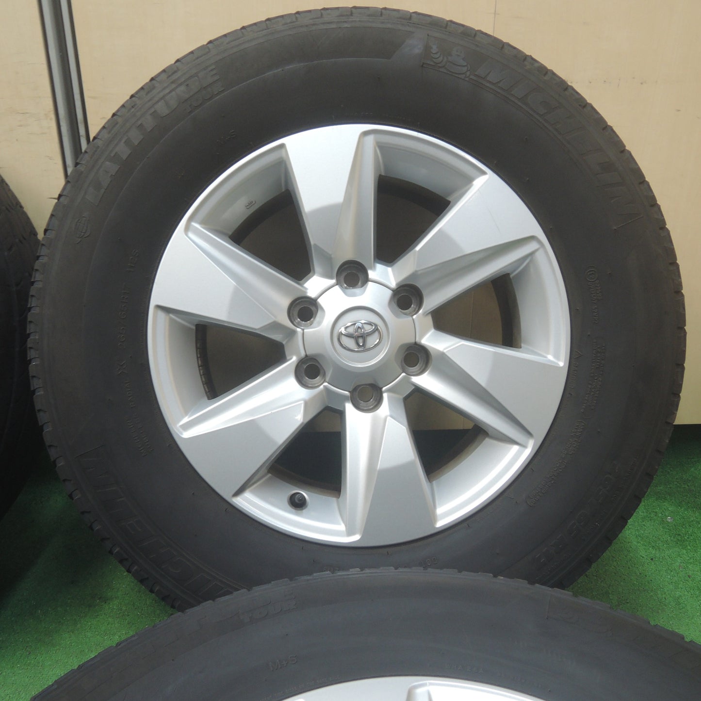 *送料無料* キレイ★トヨタ 150系 ランクル プラド 純正 265/65R17 ミシュラン LATITUDE TOUR 17インチ PCD139.7/6H★4071005SYノ