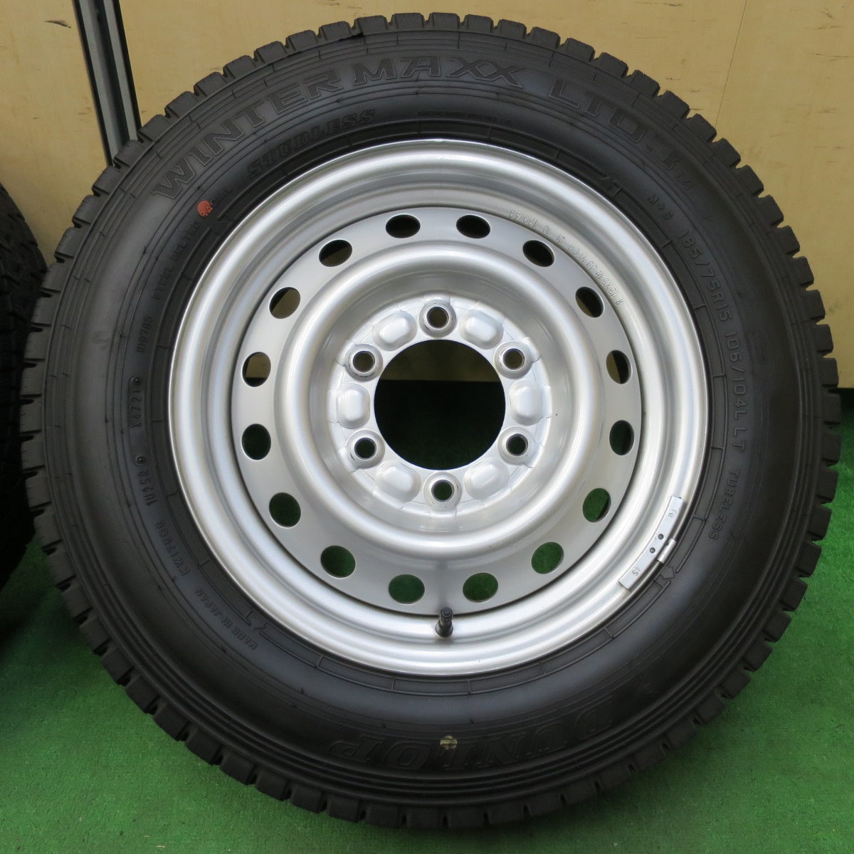 *送料無料* バリ溝！21年！キレイ！9.5分★スタッドレス 185/75R15 106/104L ダンロップ ウインターマックス LT03M スチール 15インチ PCD139.7/6H★4070905イス