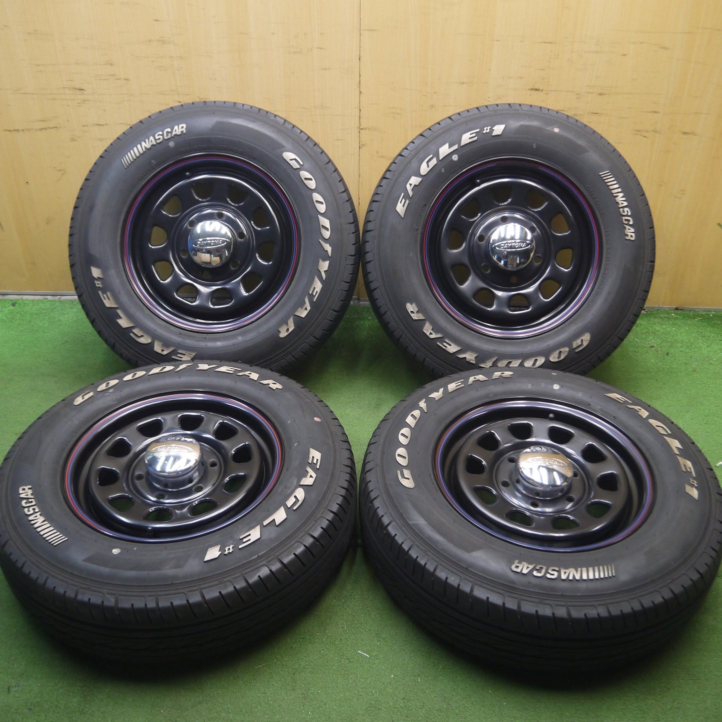 *送料無料* バリ溝！21年！キレイ！8.5分★ハイエース等 DAYTONA 195/80R15 グッドイヤー イーグル #1 ホワイトレター デイトナ PCD139.7/6H★4051401Hノ