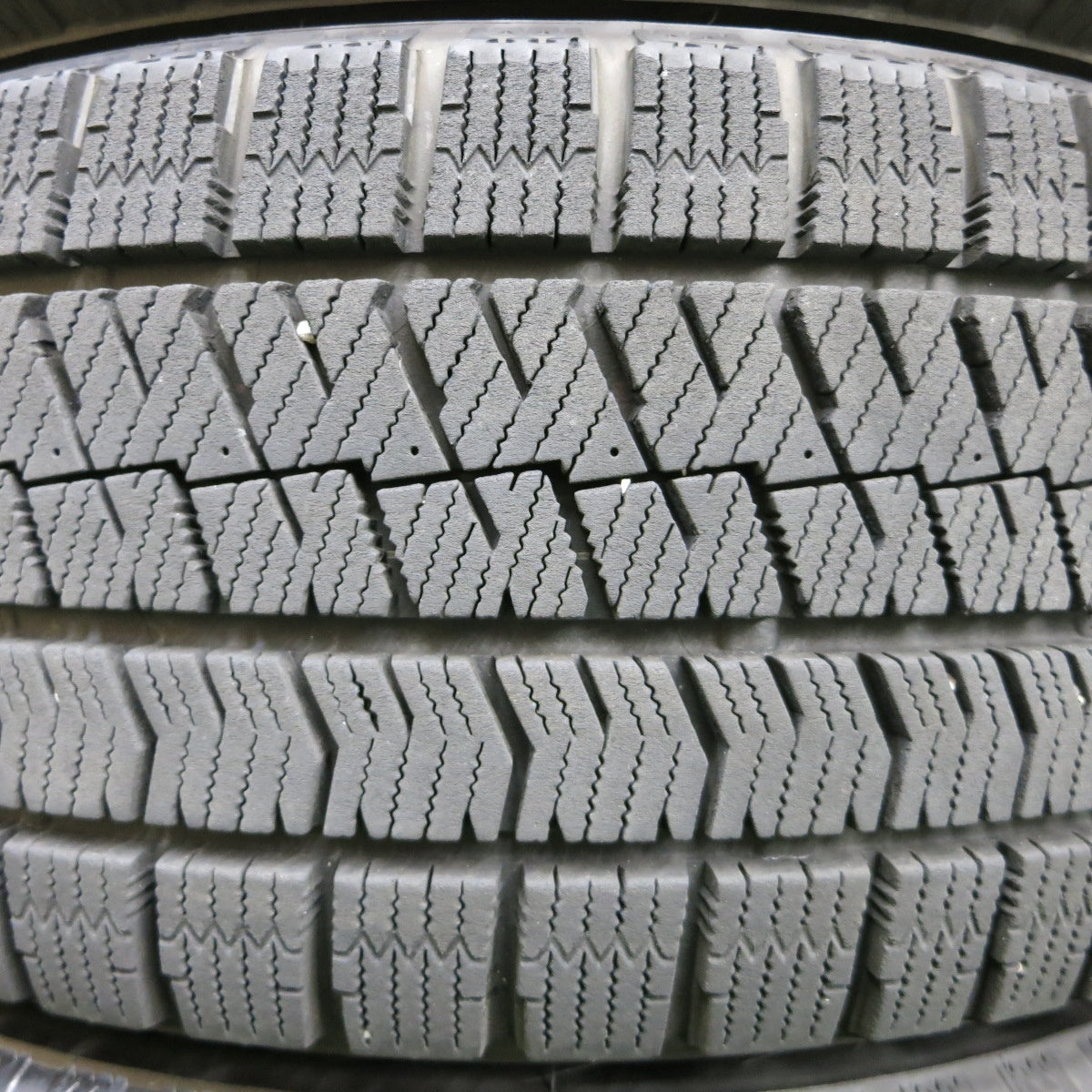 *送料無料* バリ溝！20年！キレイ！9.5分★スタッドレス 205/50R17 ブリヂストン ブリザック VRX2 VERTEC ONE ヴァーテックワン PCD100/4H★4052708イス