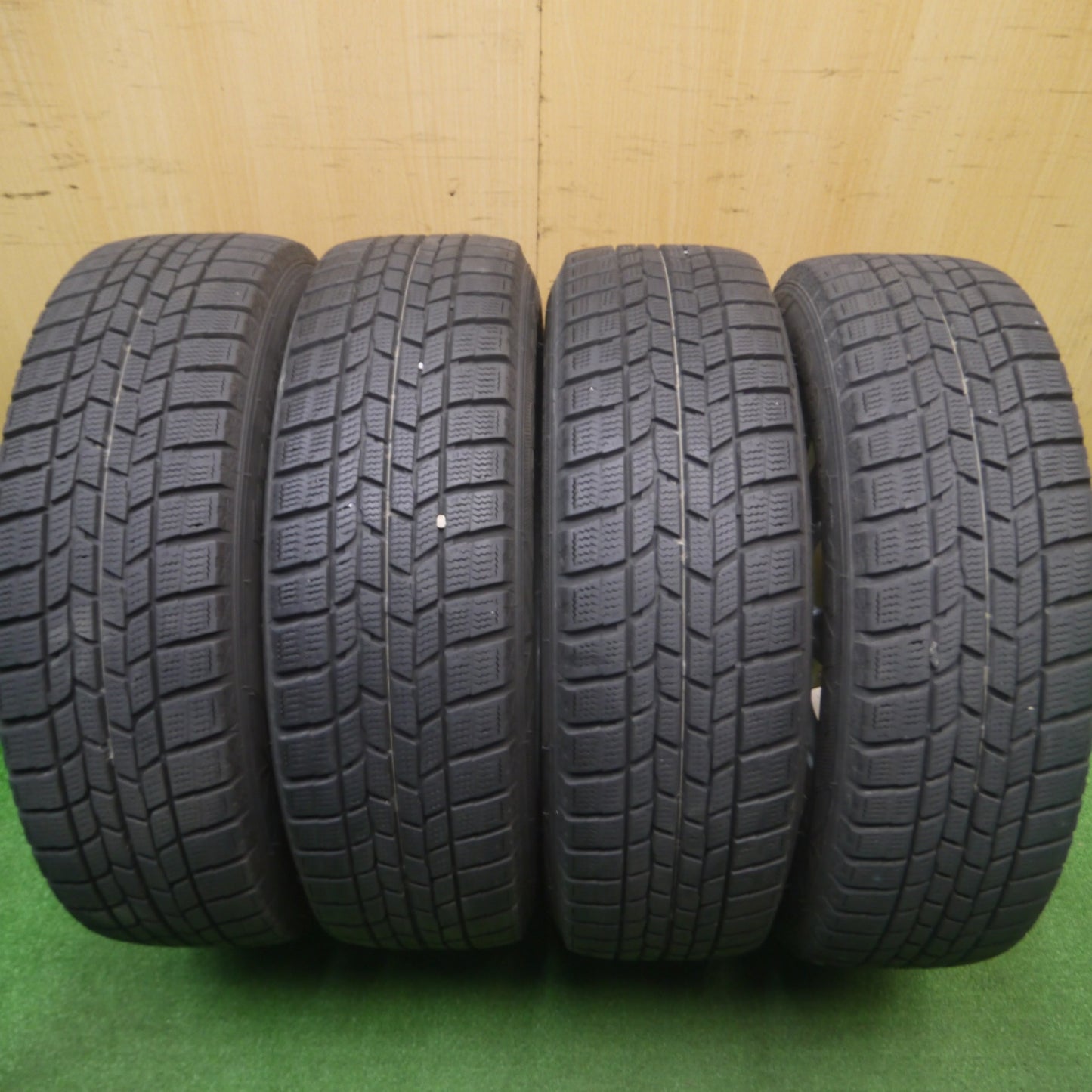 [送料無料] キレイ★スタッドレス 175/65R15 グッドイヤー アイスナビ6 JOKER ジョーカー 15インチ PCD100/4H★4112506Hス