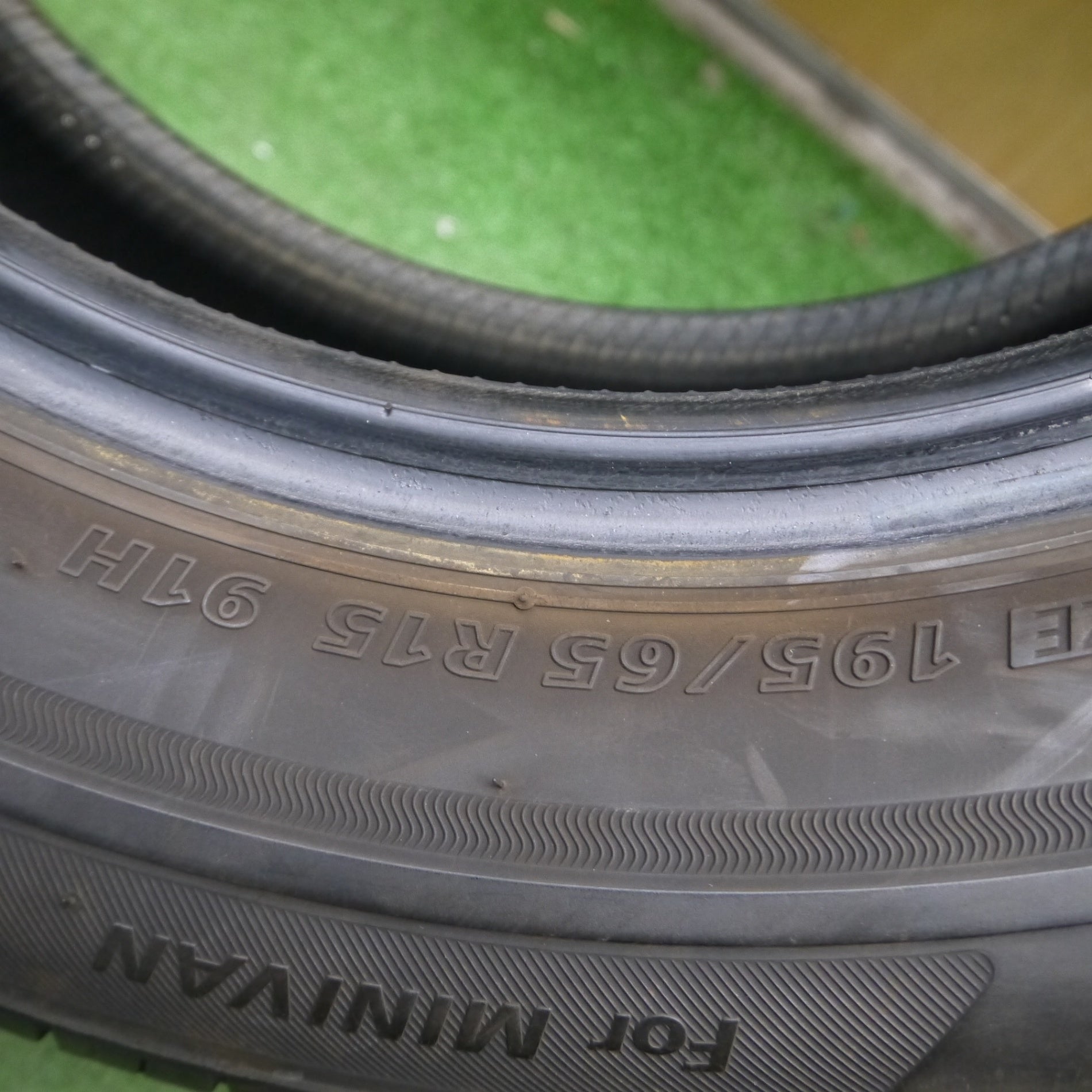 *送料無料* バリ溝！8.5分★195/65R15 ブリヂストン エコピア NH100RV タイヤ 15インチ ノア ヴォクシー セレナ  ステップワゴン等★4060406Hノタ