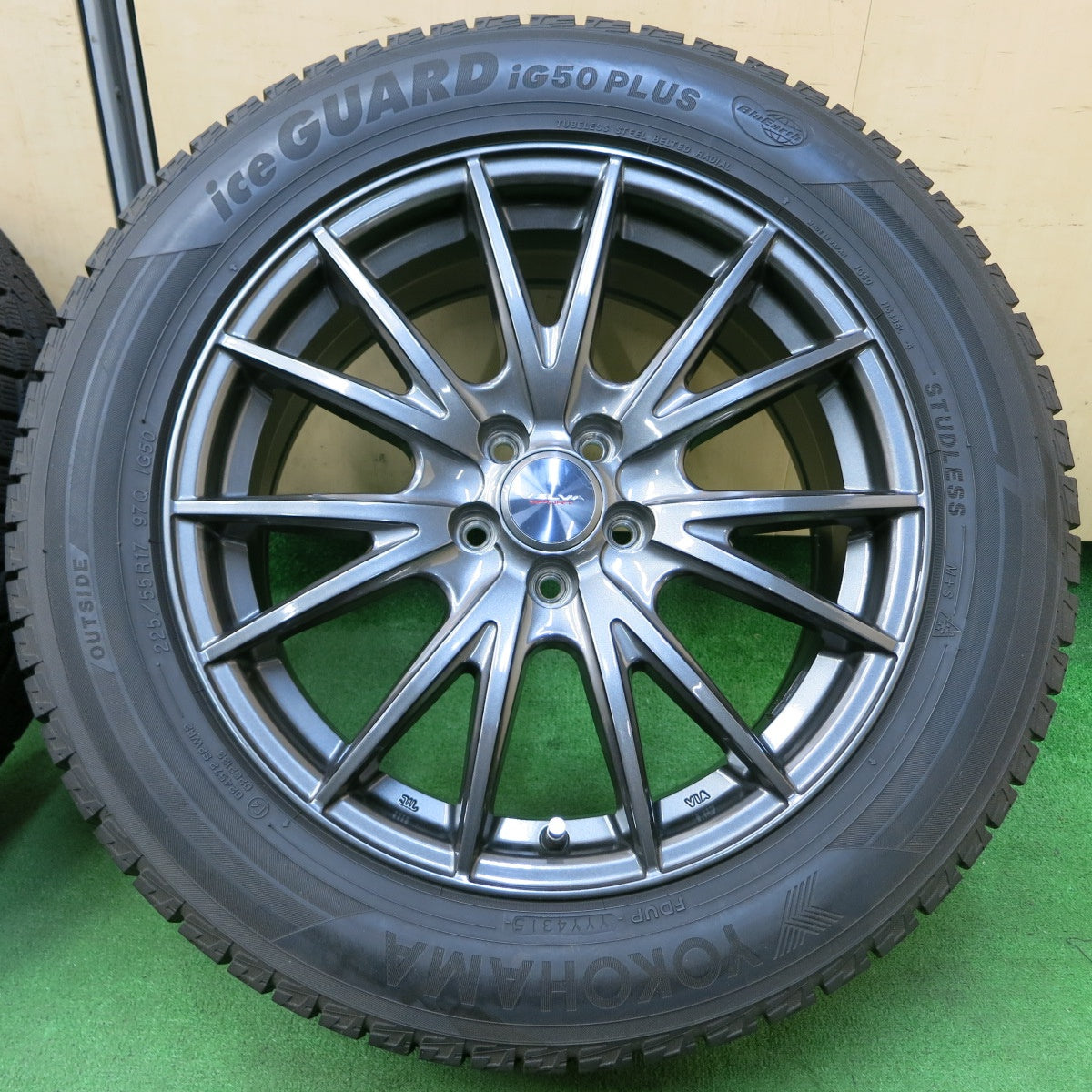 *送料無料* バリ溝！キレイ！9.5分以上★XV 等 225/55R17 スタッドレス ヨコハマ アイスガード iG50 プラス VELVA SPORT ヴェルヴァ PCD100/5H★4050808イス