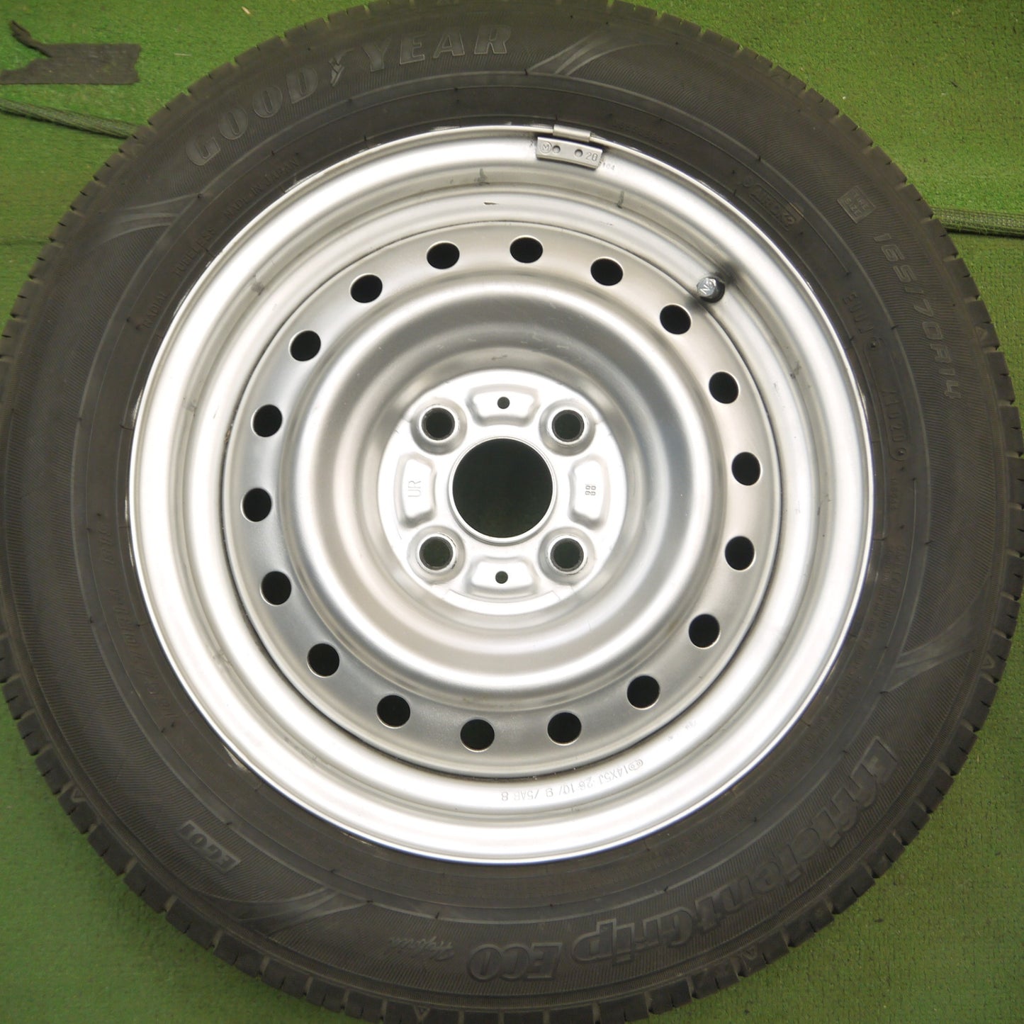 *送料無料* バリ溝！21年！綺麗！8.5分★165/70R14 グッドイヤー EfficientGrip ECO hybrid スチール ホイール 14インチ PCD100/4H★4071604Hノ