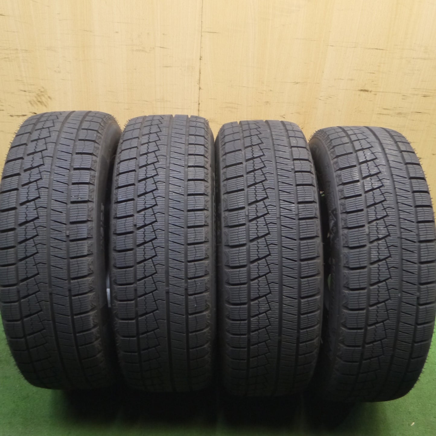 *送料無料* 超バリ溝！23年！ほぼ10分★スタッドレス 205/60R16 ネクセン ウィンガード アイス2 NIRVANA NV ニルバーナ 16インチ PCD114.3/5H★4032607Hス