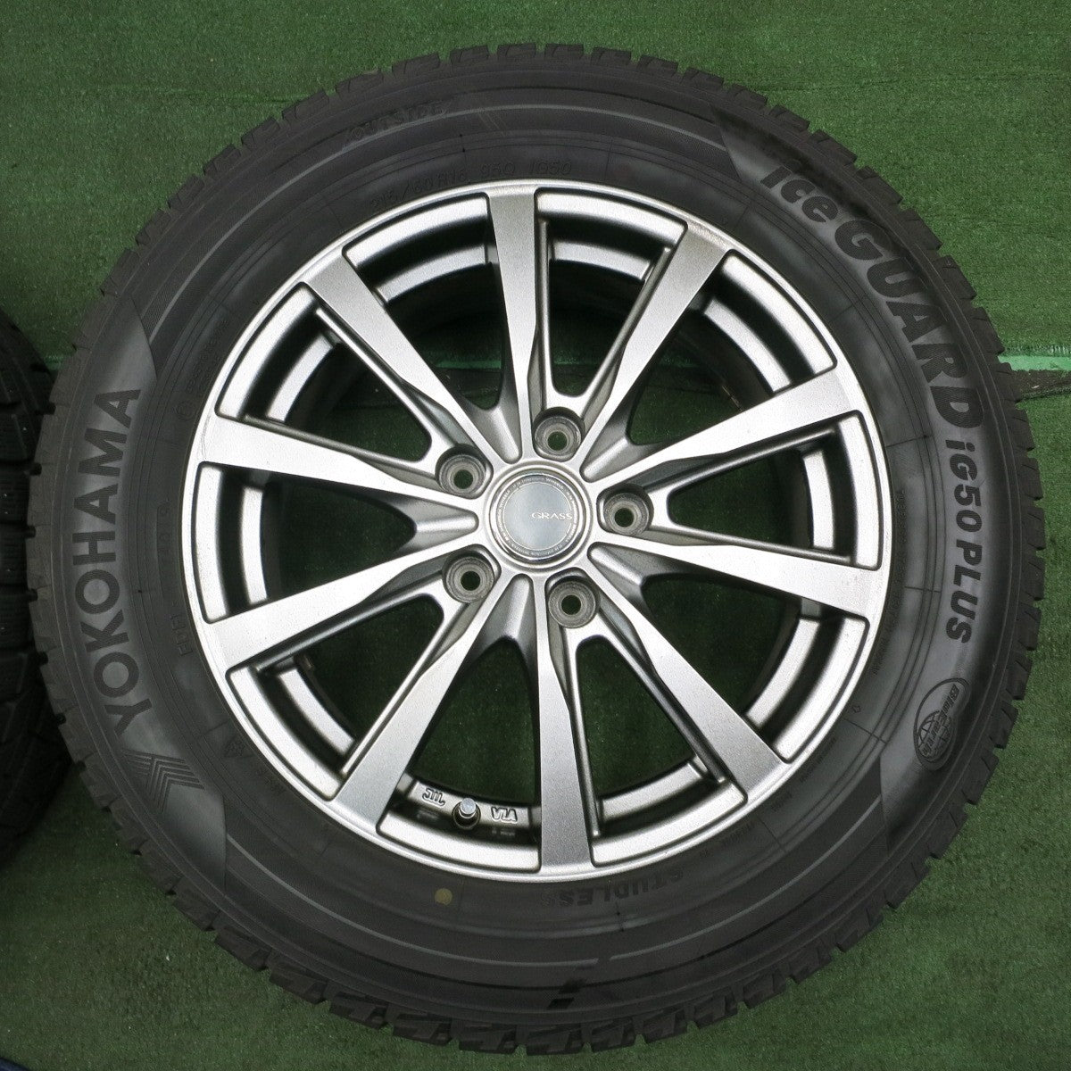 *送料無料* バリ溝！9分★スタッドレス 215/60R16 ヨコハマ アイスガード IG50 プラス GRASS グラス 16インチ PCD114.3/5H★4051502NJス