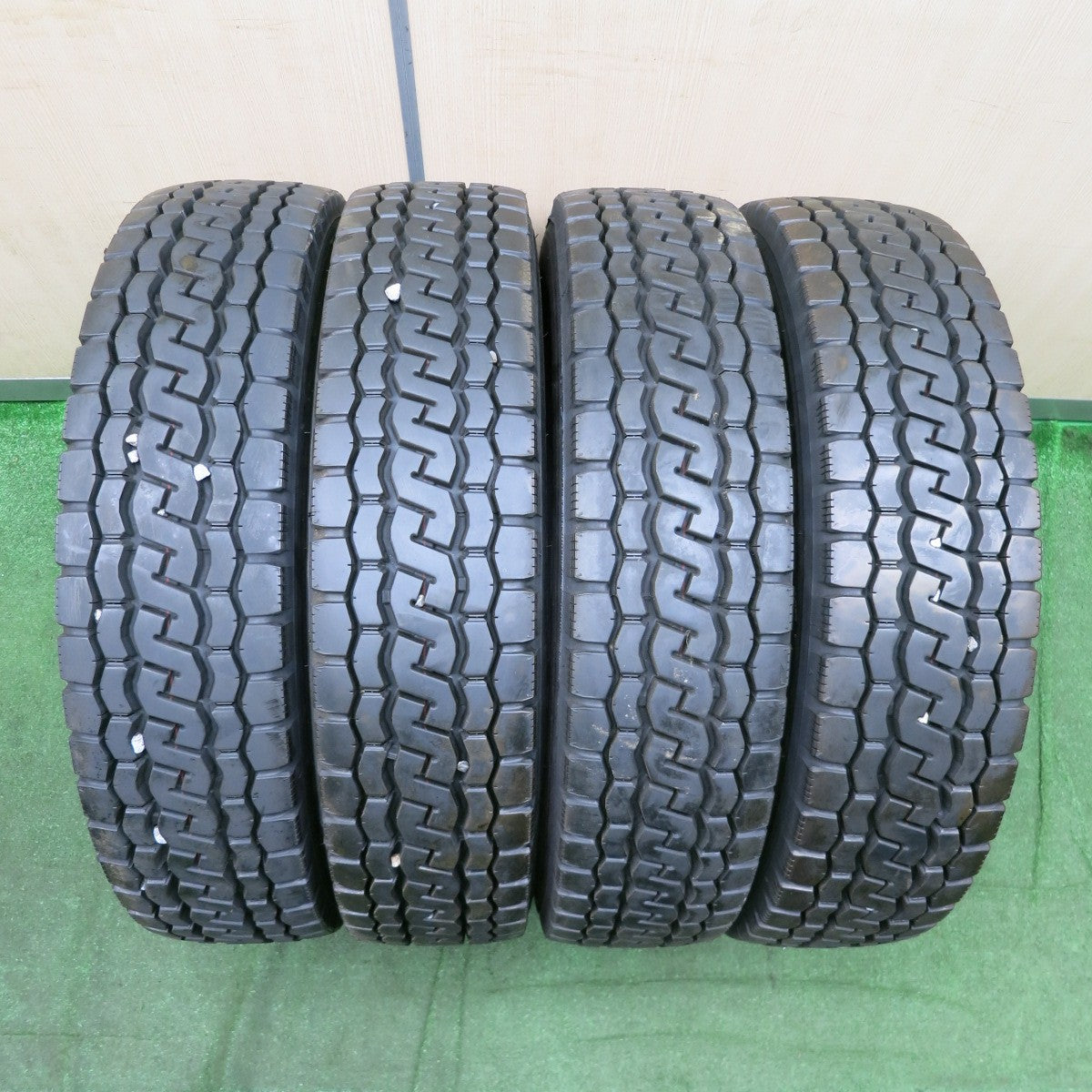 *送料無料* バリ溝！20年！9.5分★トラック タイヤ 195/85R16 114/112N ブリヂストン エコピア M812 ミックス オールシーズン 16インチ★4071313NJスタ