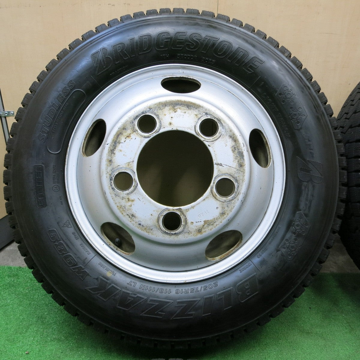 送料無料* バリ溝！23年！9.5分以上☆トラック タイヤ 205/75R16 113/111N スタッドレス ブリヂストン ブリザック |  名古屋/岐阜の中古カー用品・工具の買取/販売ならガレージゲット