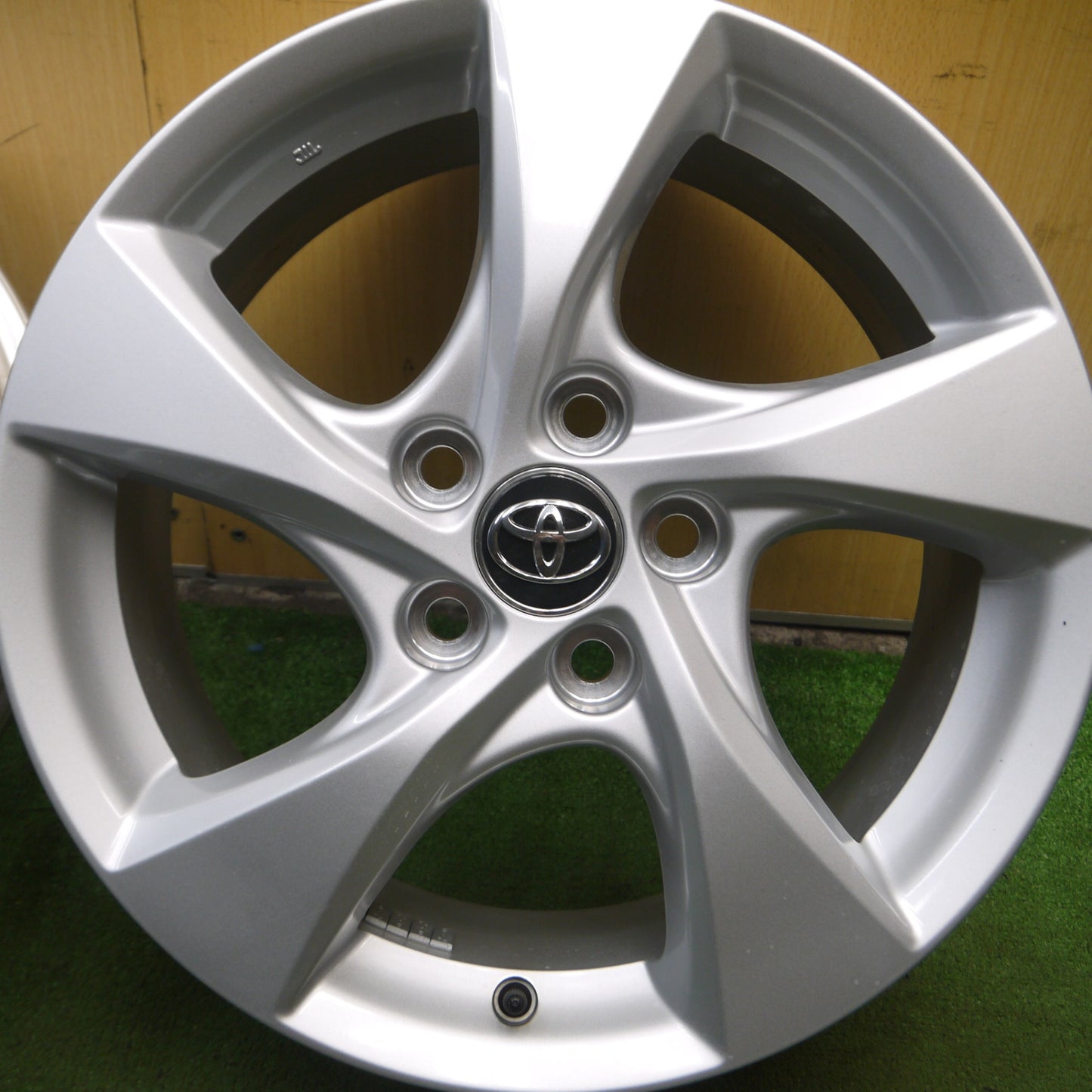 *送料無料* 新車外し★トヨタ C-HR 純正 ホイール 17インチ 17×6.5J PCD114.3/5H CHR★4040305Hホ