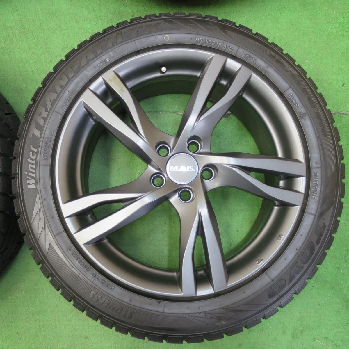 送料無料] 超バリ溝！22年！キレイ！ほぼ10分☆ボルボ 等 MAK ストックホルム 215/55R18 スタッドレス トーヨー ウインタ |  名古屋/岐阜の中古カー用品・工具の買取/販売ならガレージゲット
