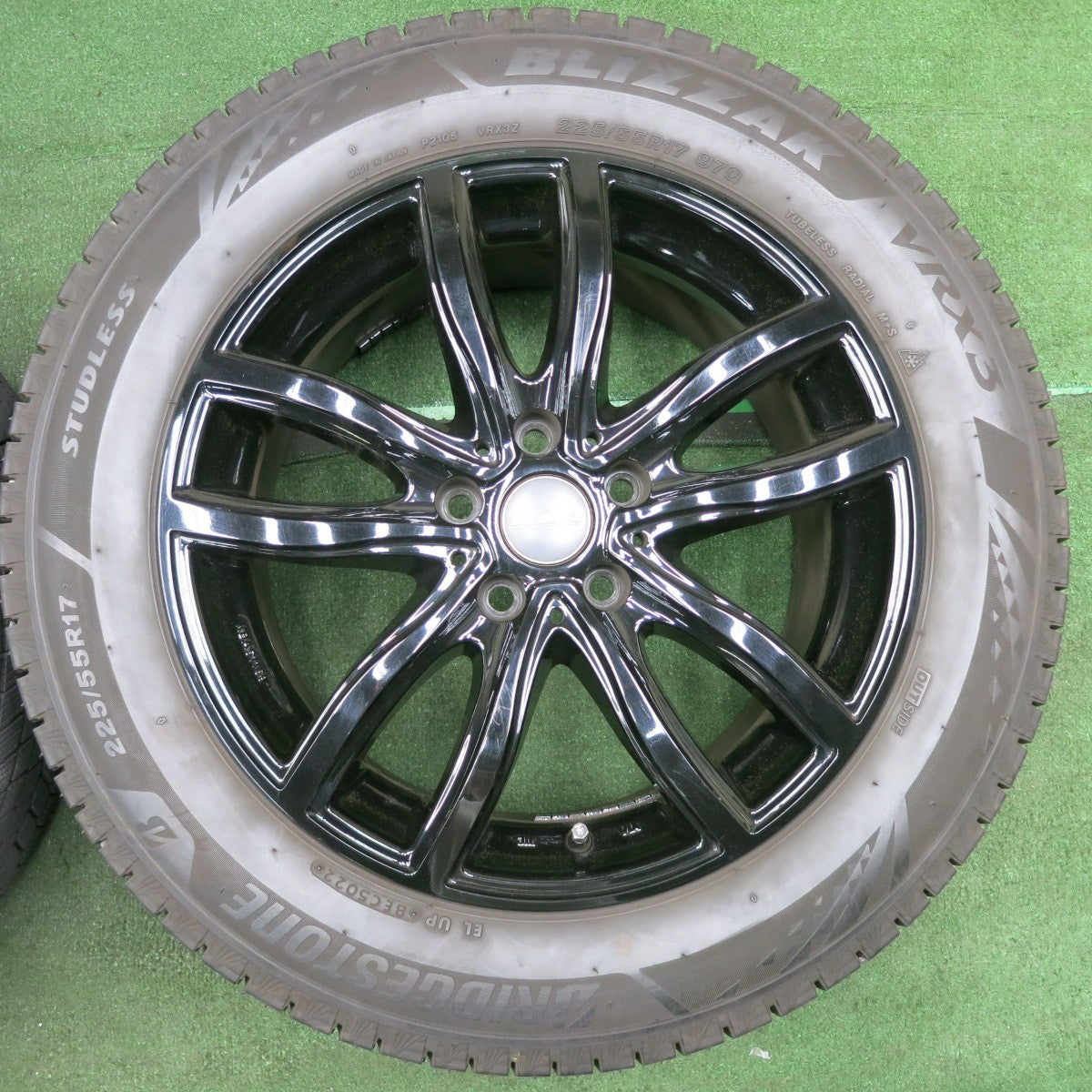 *送料無料* 超バリ溝！22年！ほぼ10分★ベンツ 等 MAK FAHR 225/55R17 スタッドレス ブリヂストン ブリザック VRX3 17インチ PCD112/5H★4042501NJス