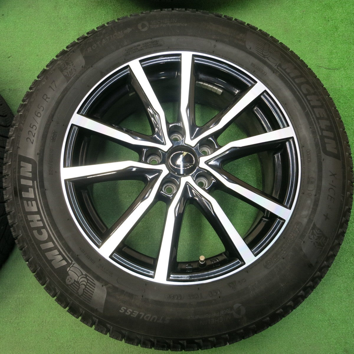 *送料無料* バリ溝！キレイ！8.5分★レクサス等 225/65R17 スタッドレス ミシュラン X-ICE3+ 社外 アルミ 17インチ PCD114.3/5H★4031910イス