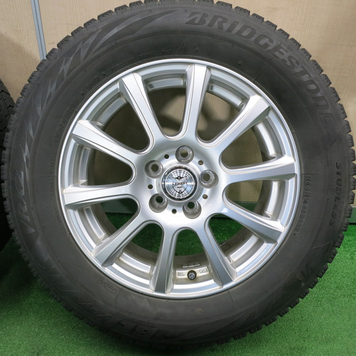 [送料無料] キレイ★スタッドレス 195/65R15 ブリヂストン ブリザック VRX2 JOKER ジョーカー 15インチ PCD114.3/5H★4121811TNス