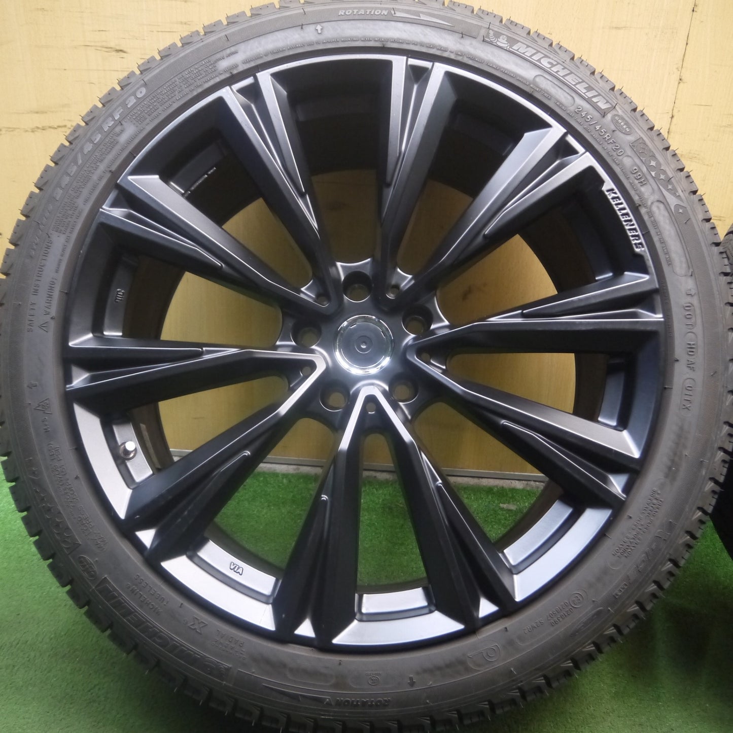 *送料無料* バリ溝！22年！9.5分★BMW等 KELLENERS 245/45R20 スタッドレス ミシュラン X-ICE XI3 ケレナーズ 20インチ PCD112/5H★4031509Hス